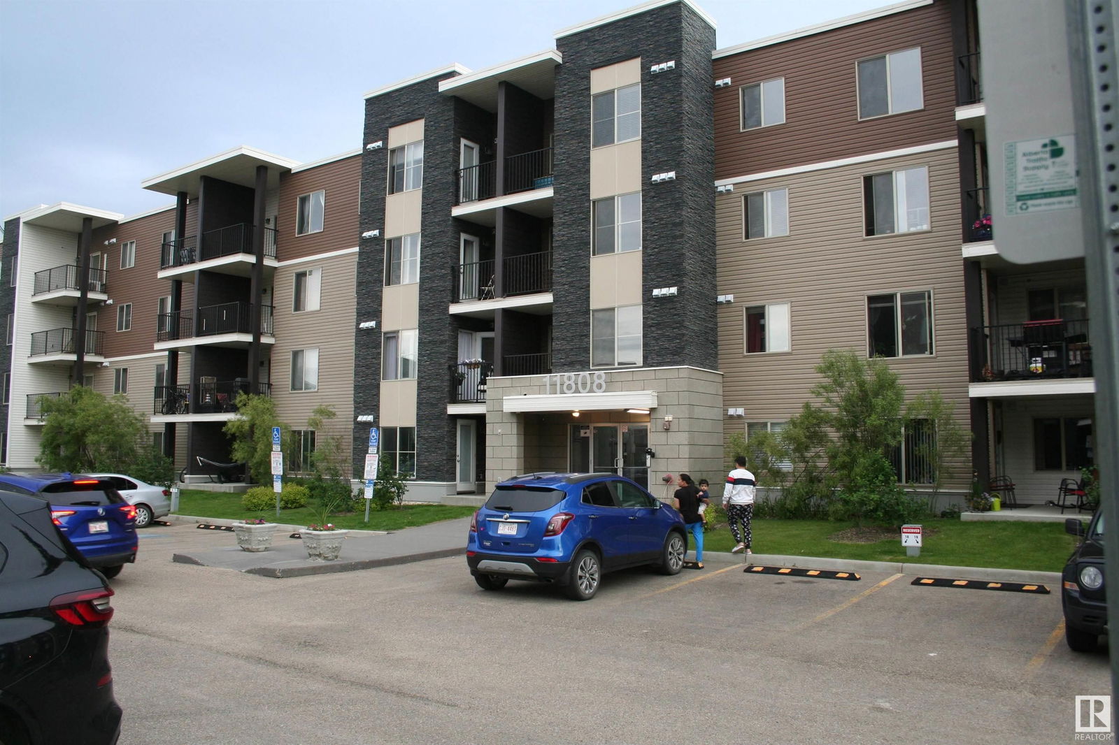 Listing Image 0