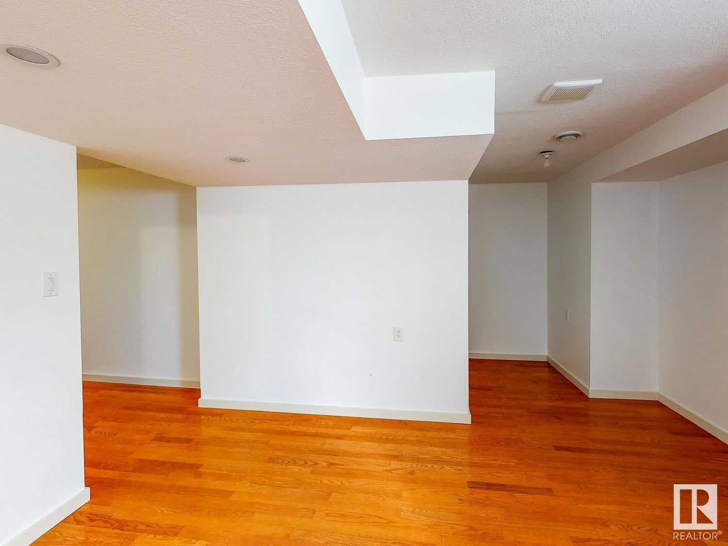Listing Image 28
