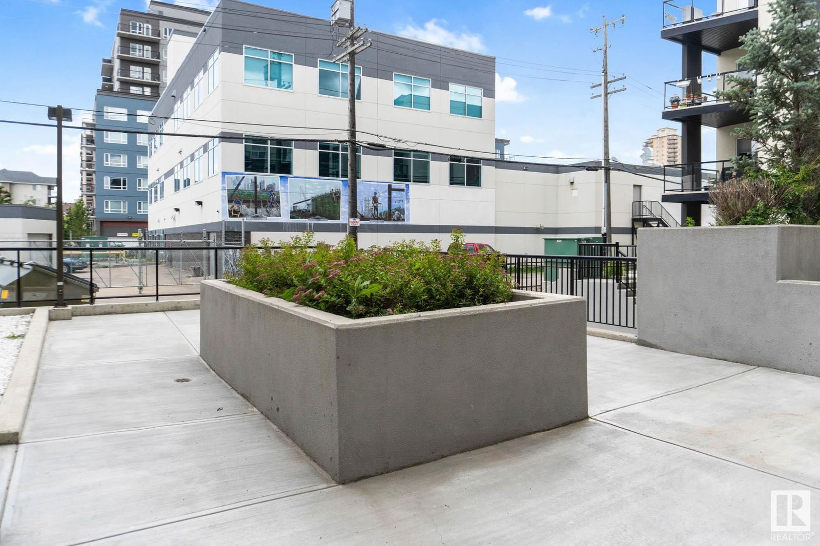 Listing Image 16