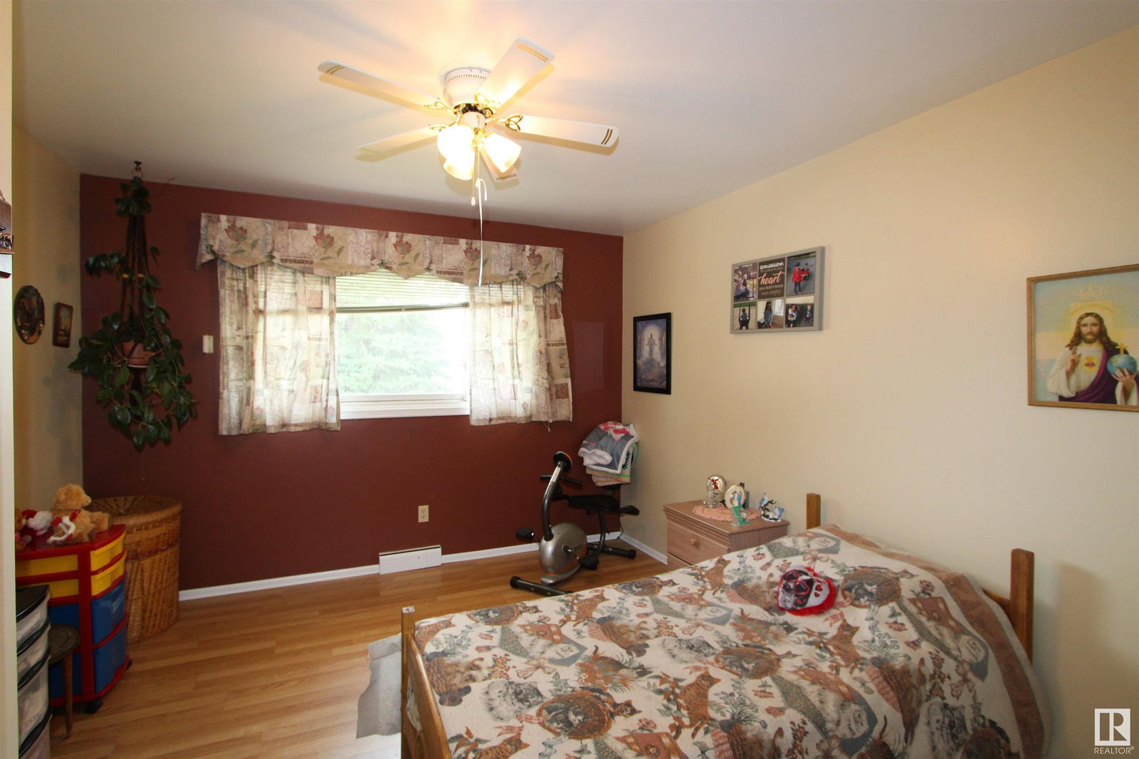 Listing Image 6
