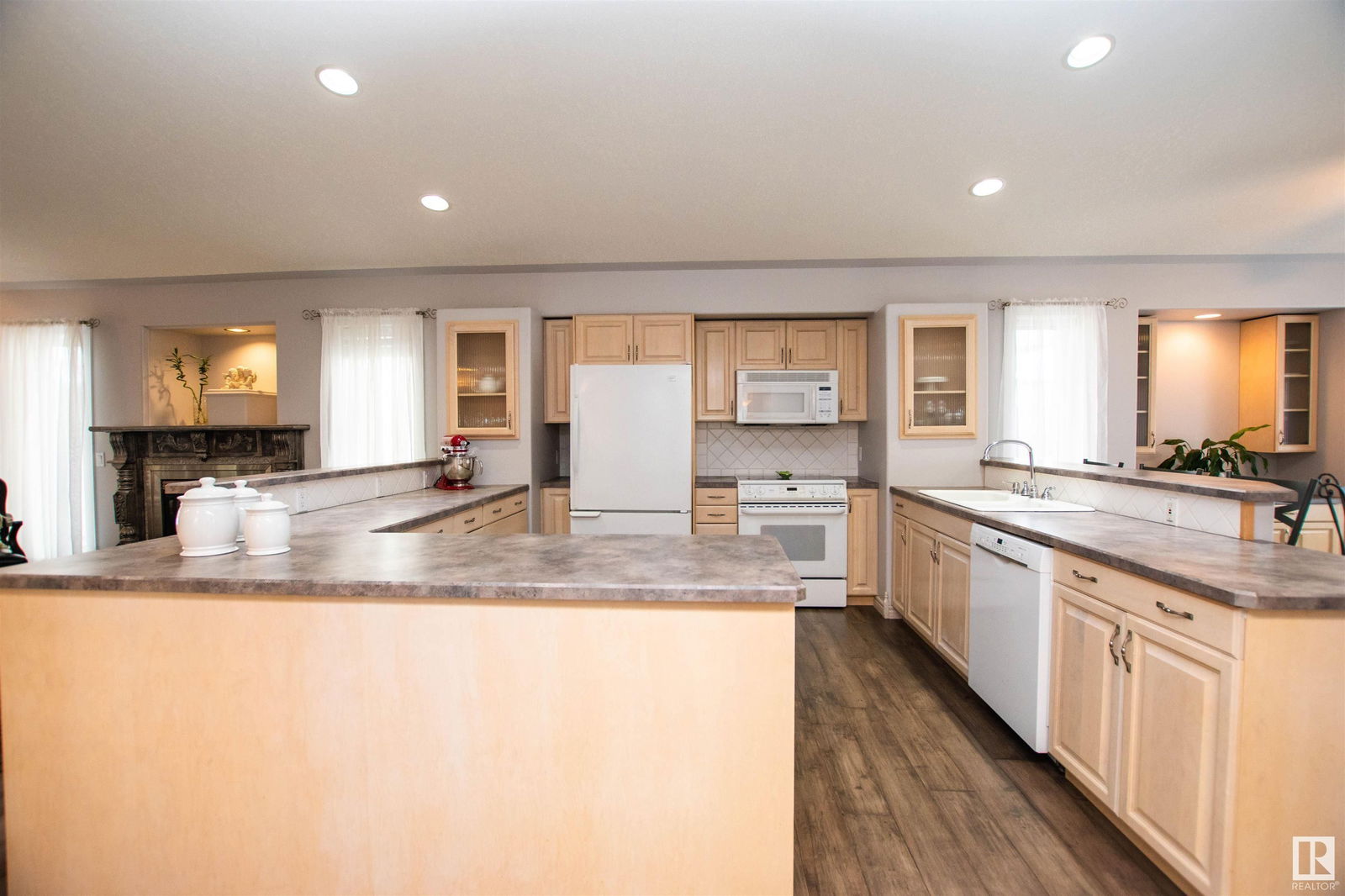 Listing Image 15