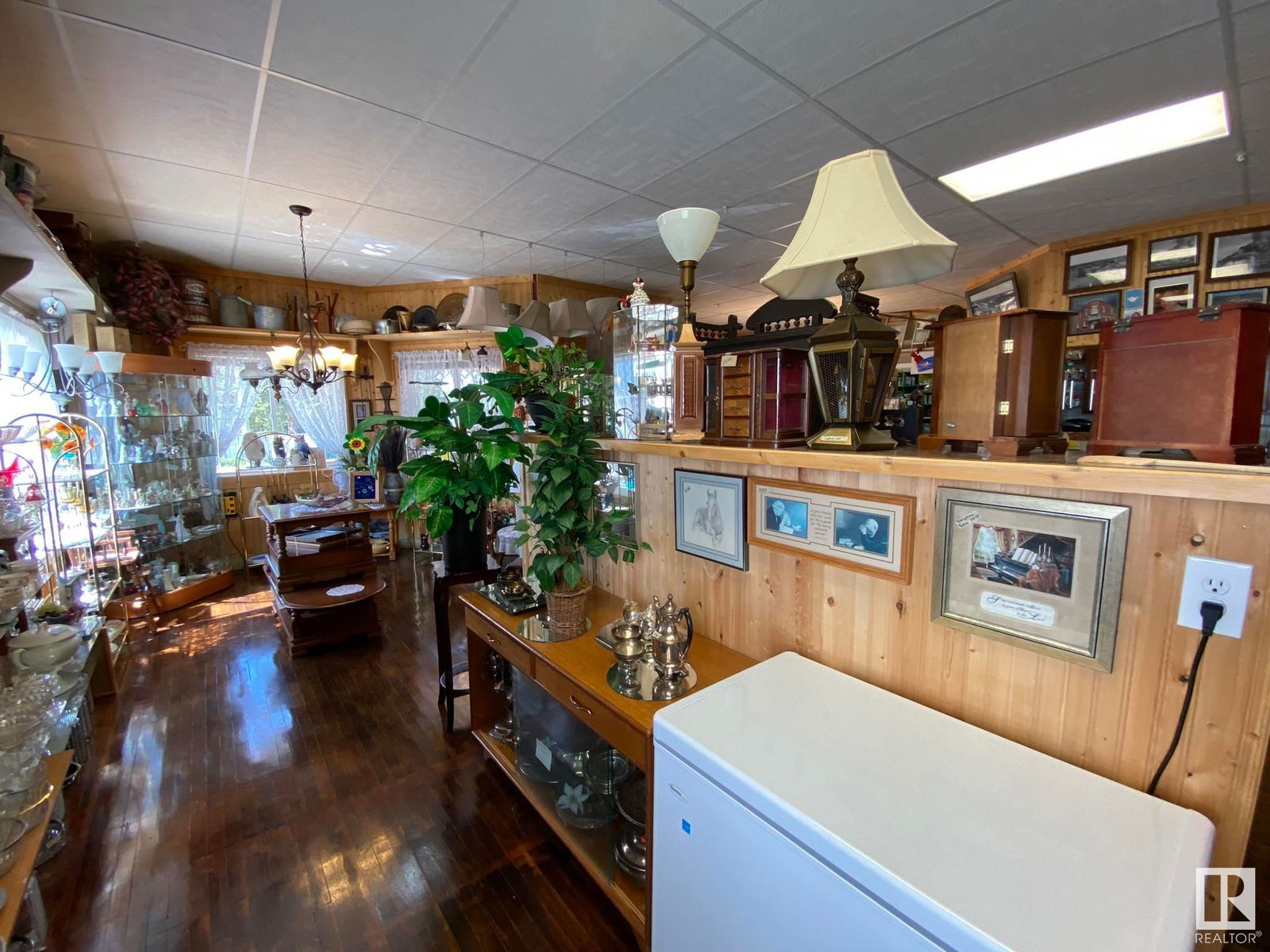 Listing Image 9