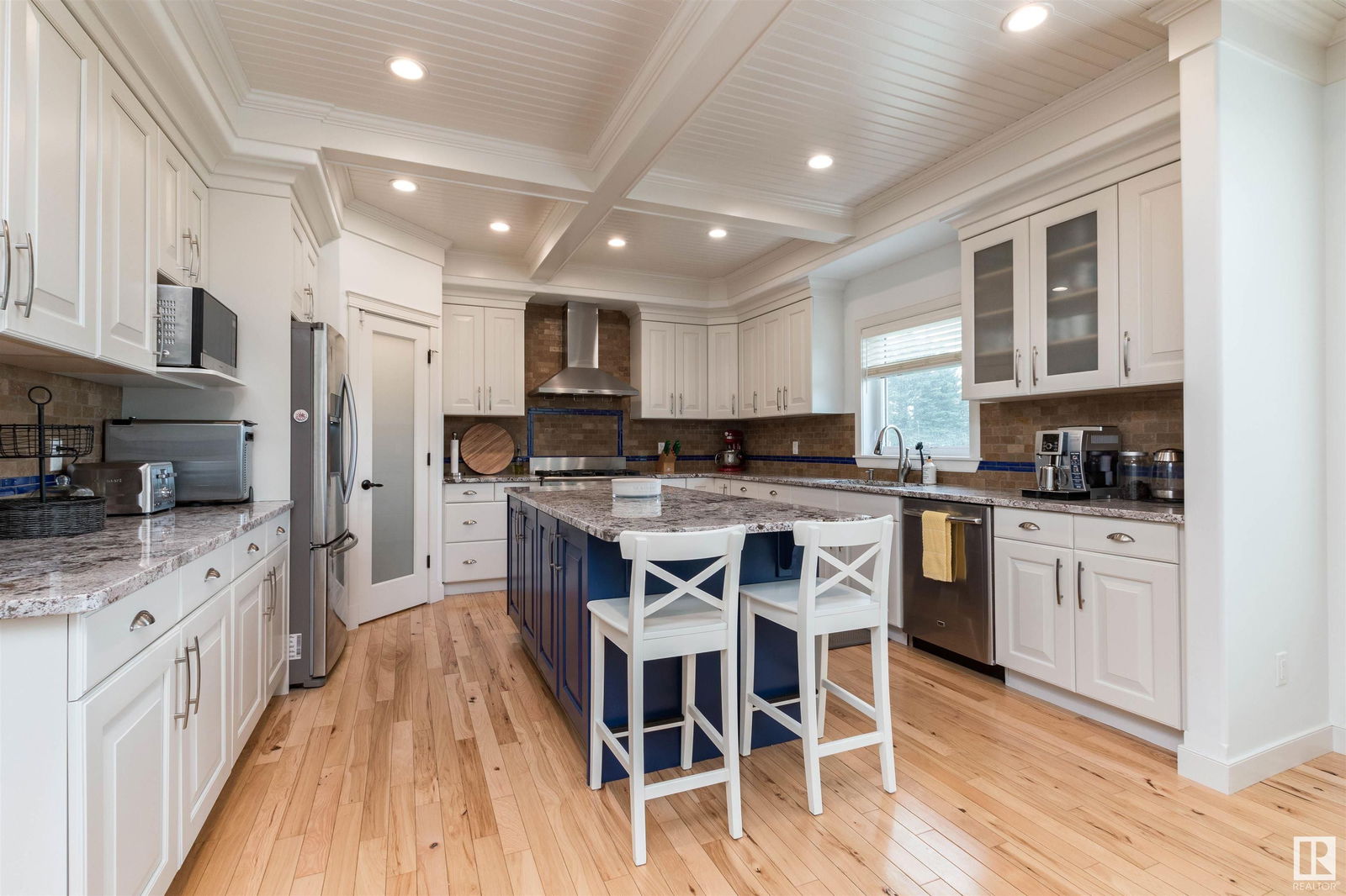 Listing Image 11