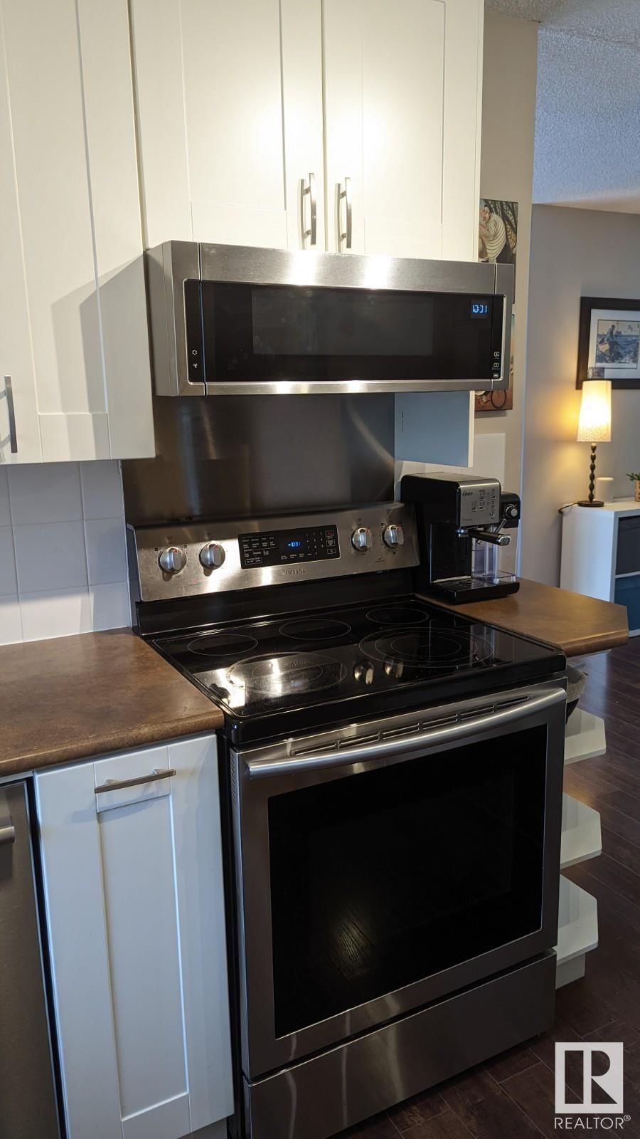 Listing Image 9