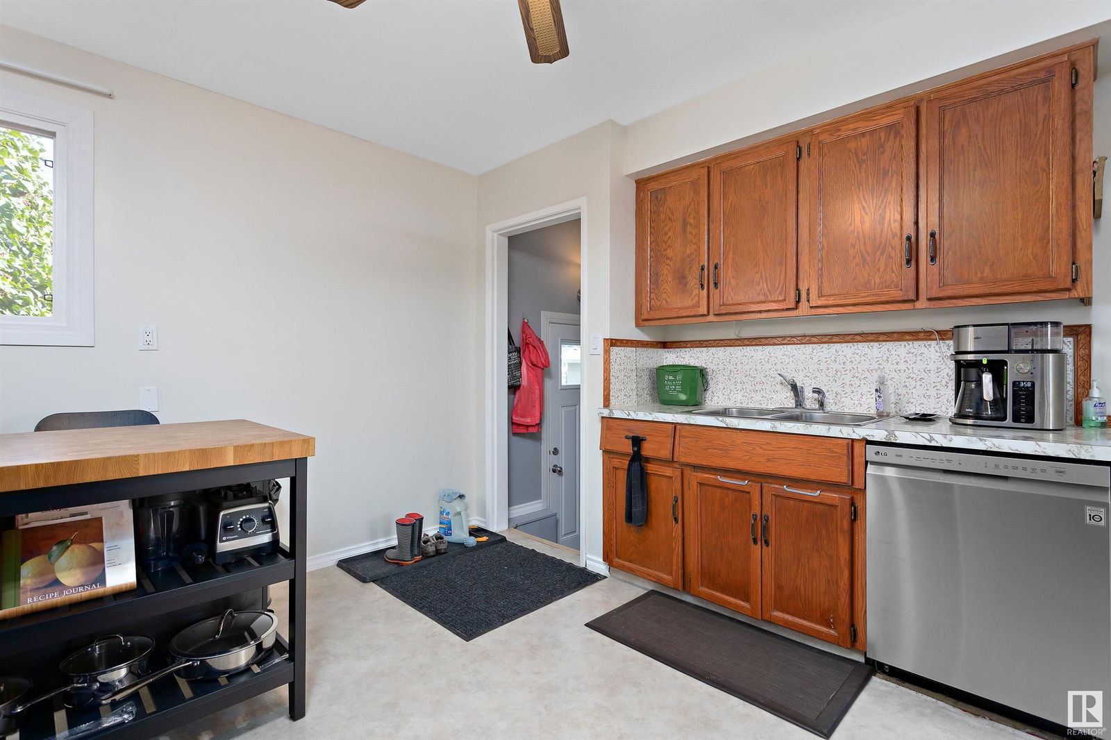 Listing Image 12