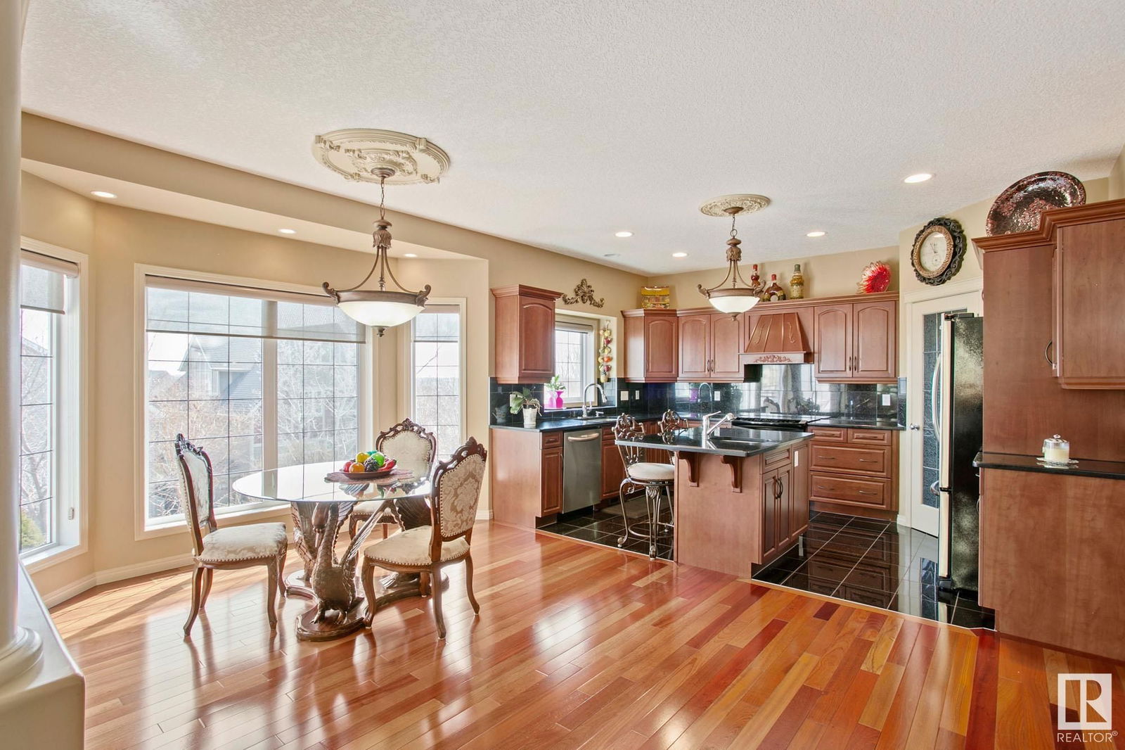 Listing Image 19