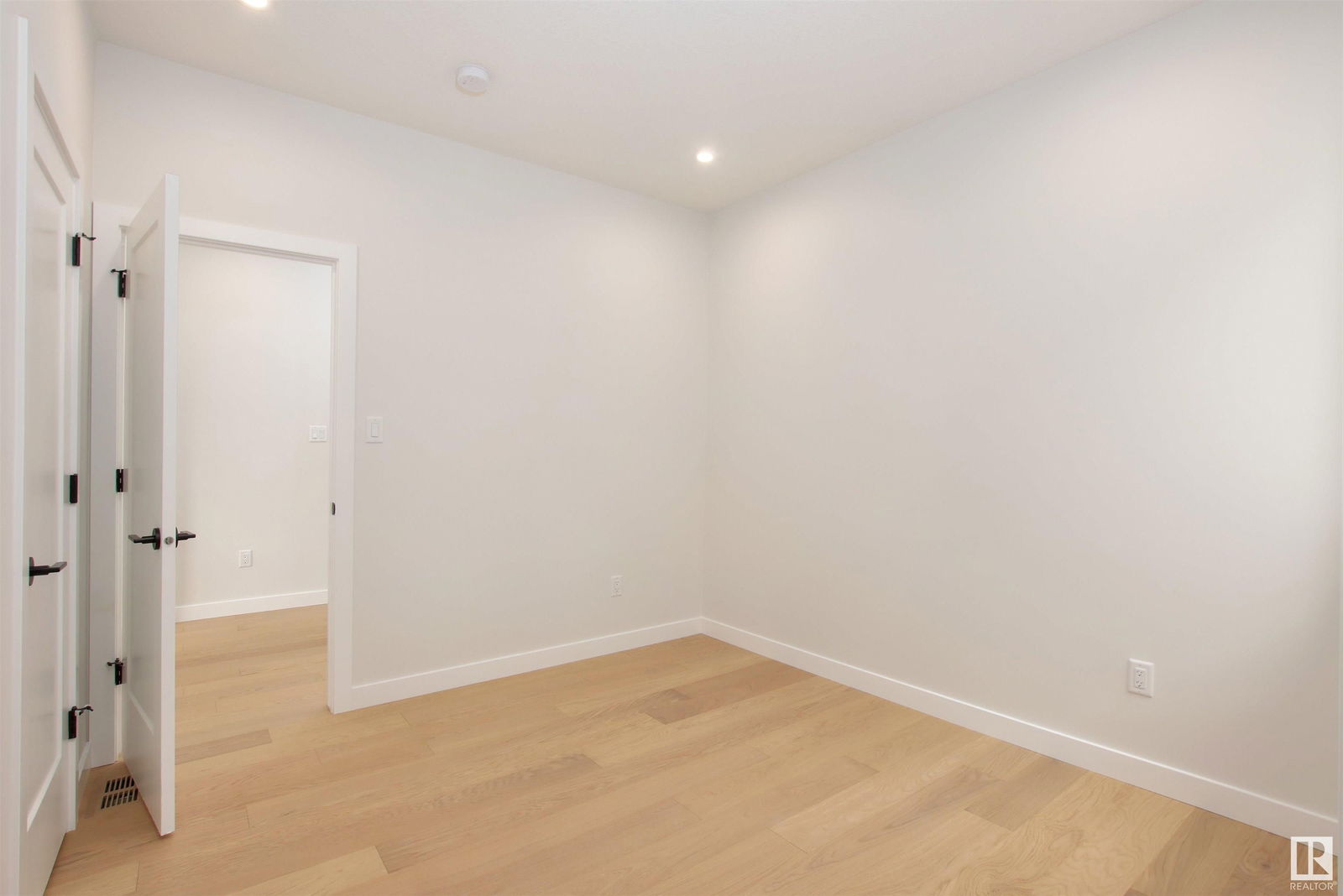Listing Image 30