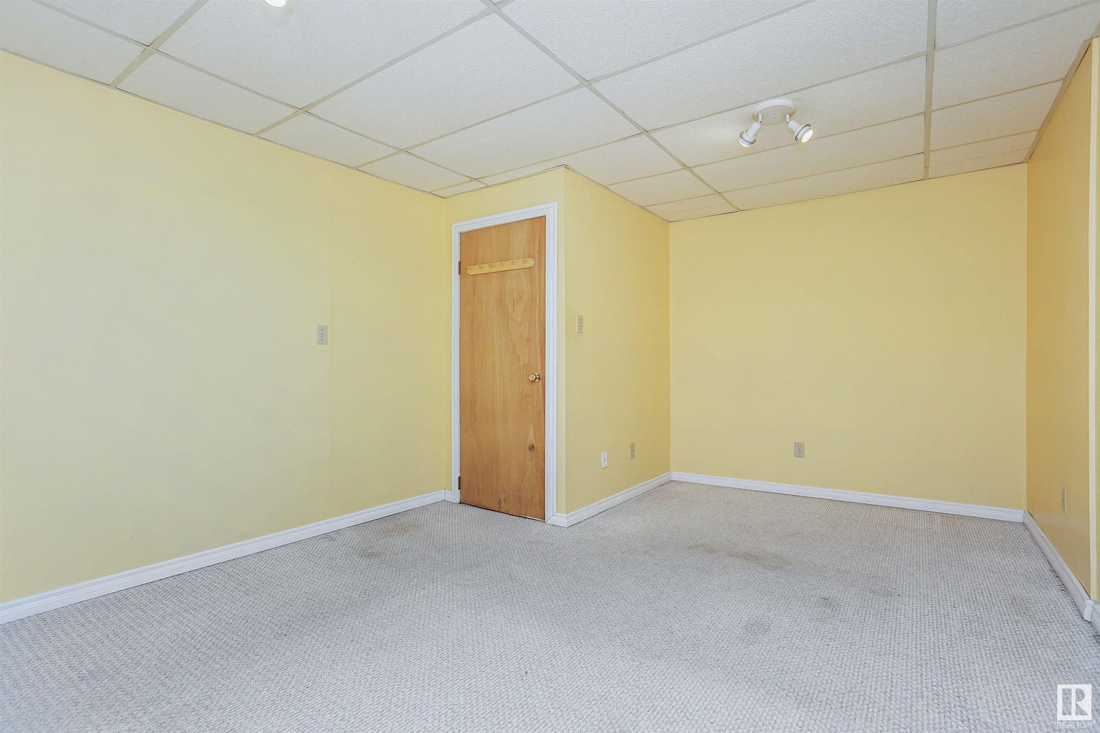 Listing Image 64