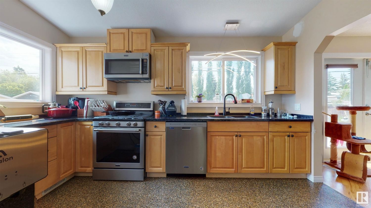 Listing Image 6