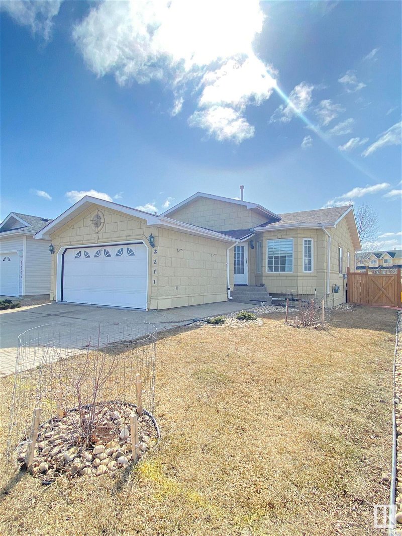 2211 133 Avenue, Edmonton, Alberta (MLS E4381671)