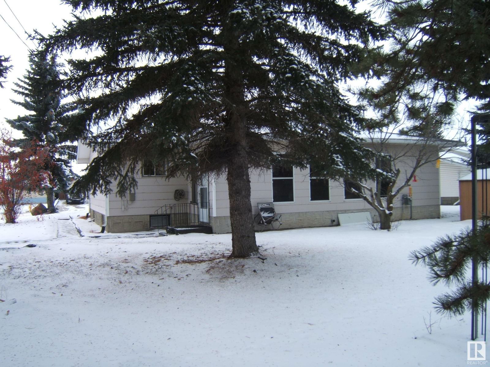 Listing Image 4