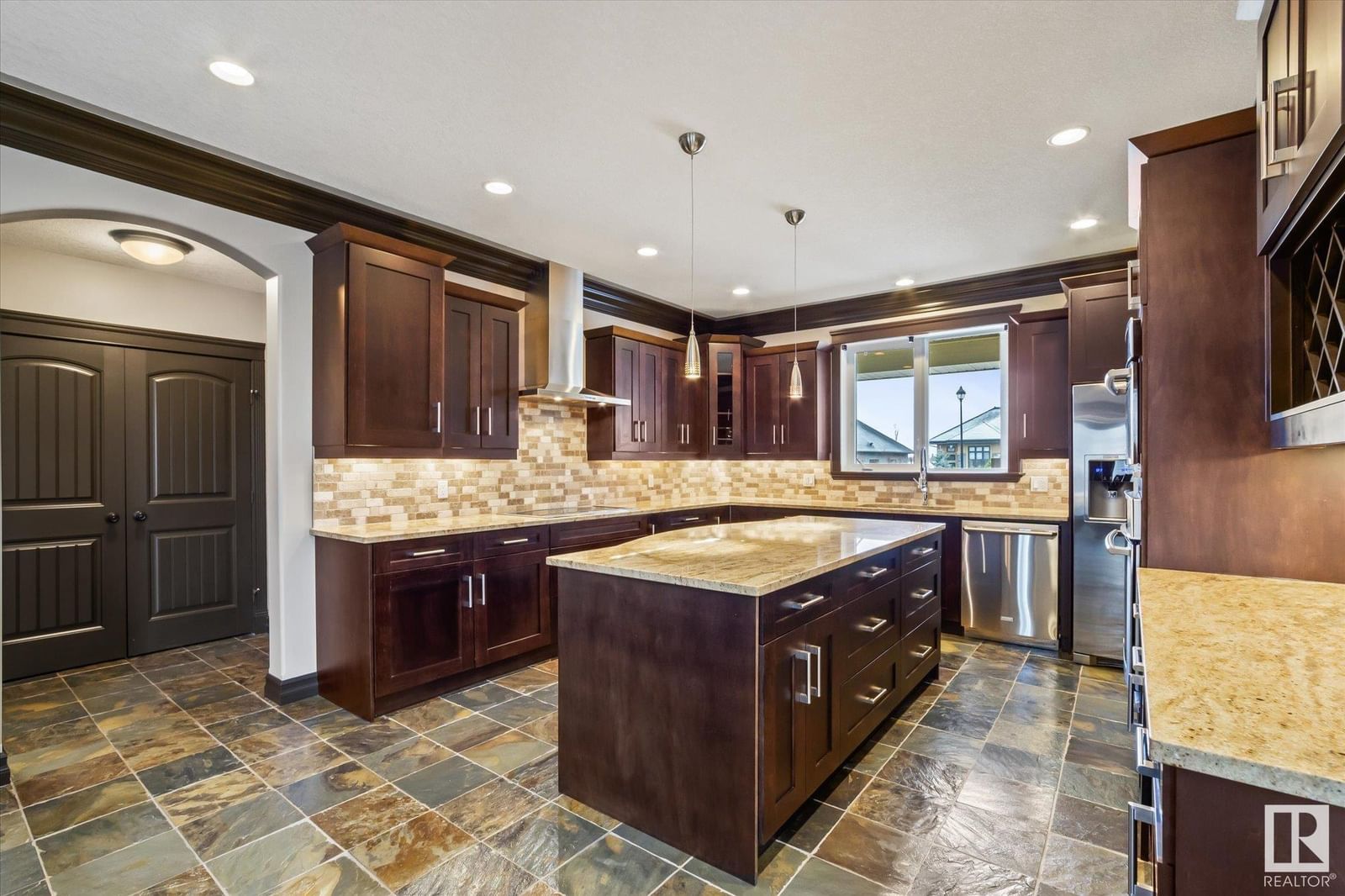 Listing Image 12
