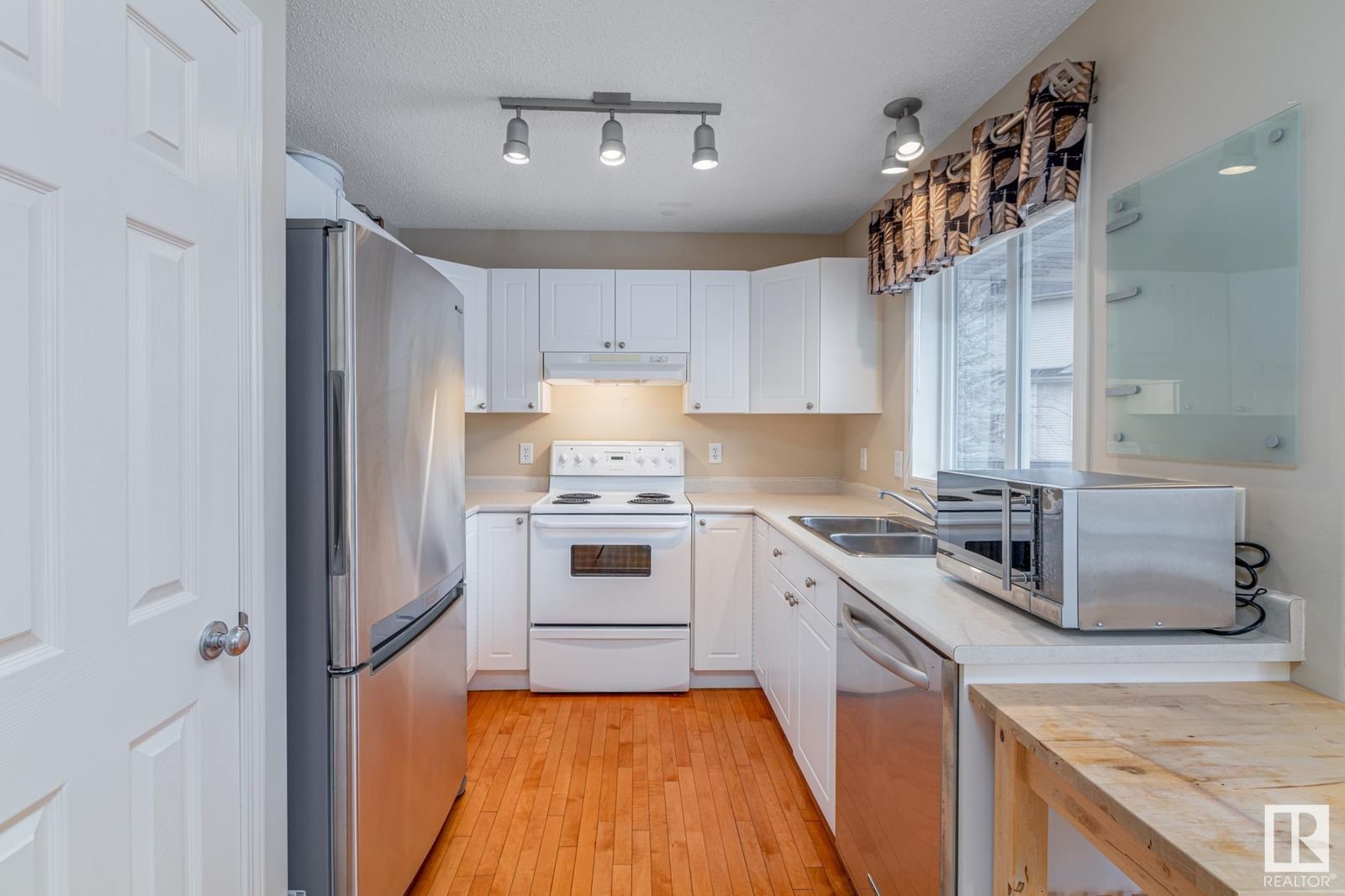 Listing Image 13