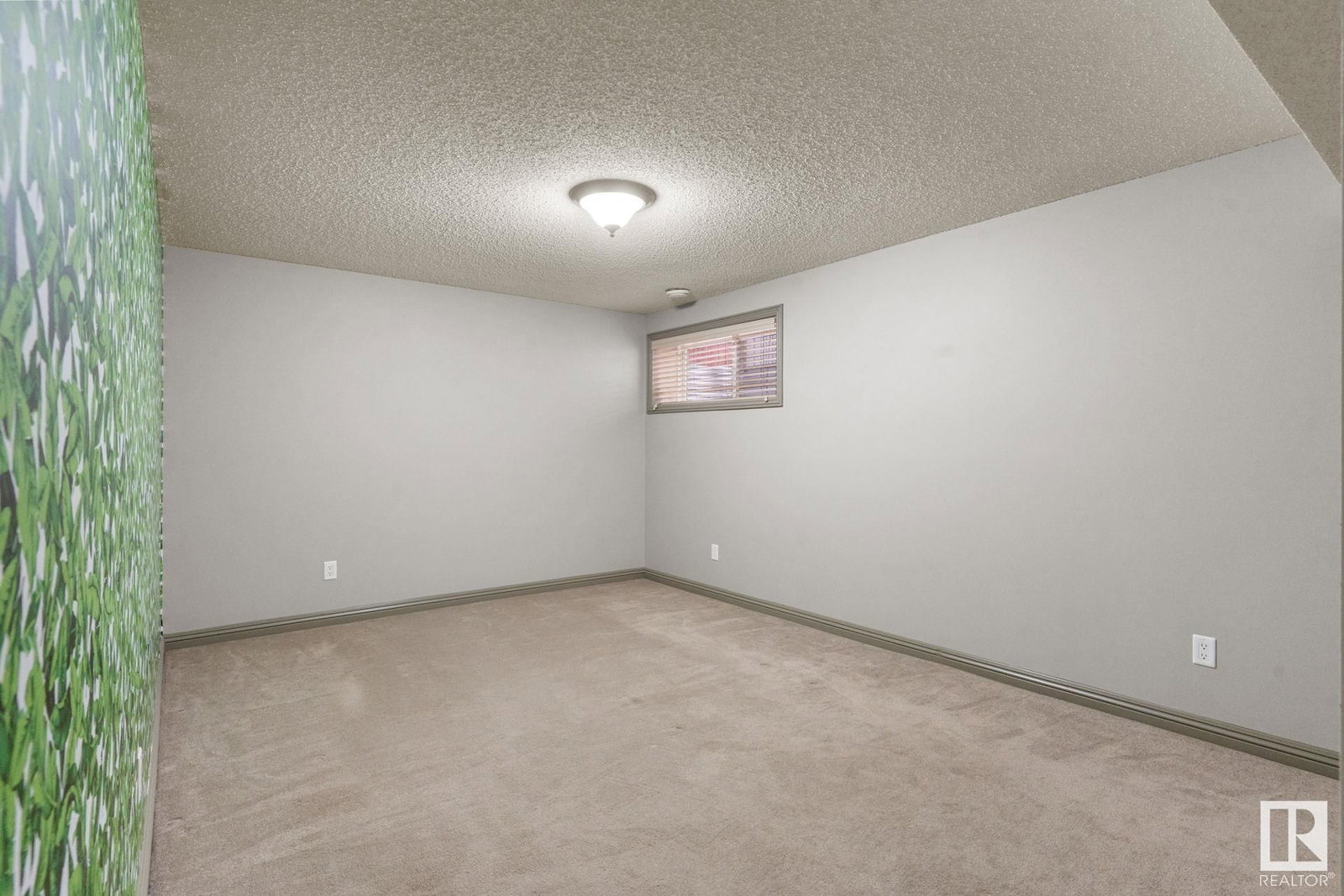 Listing Image 24