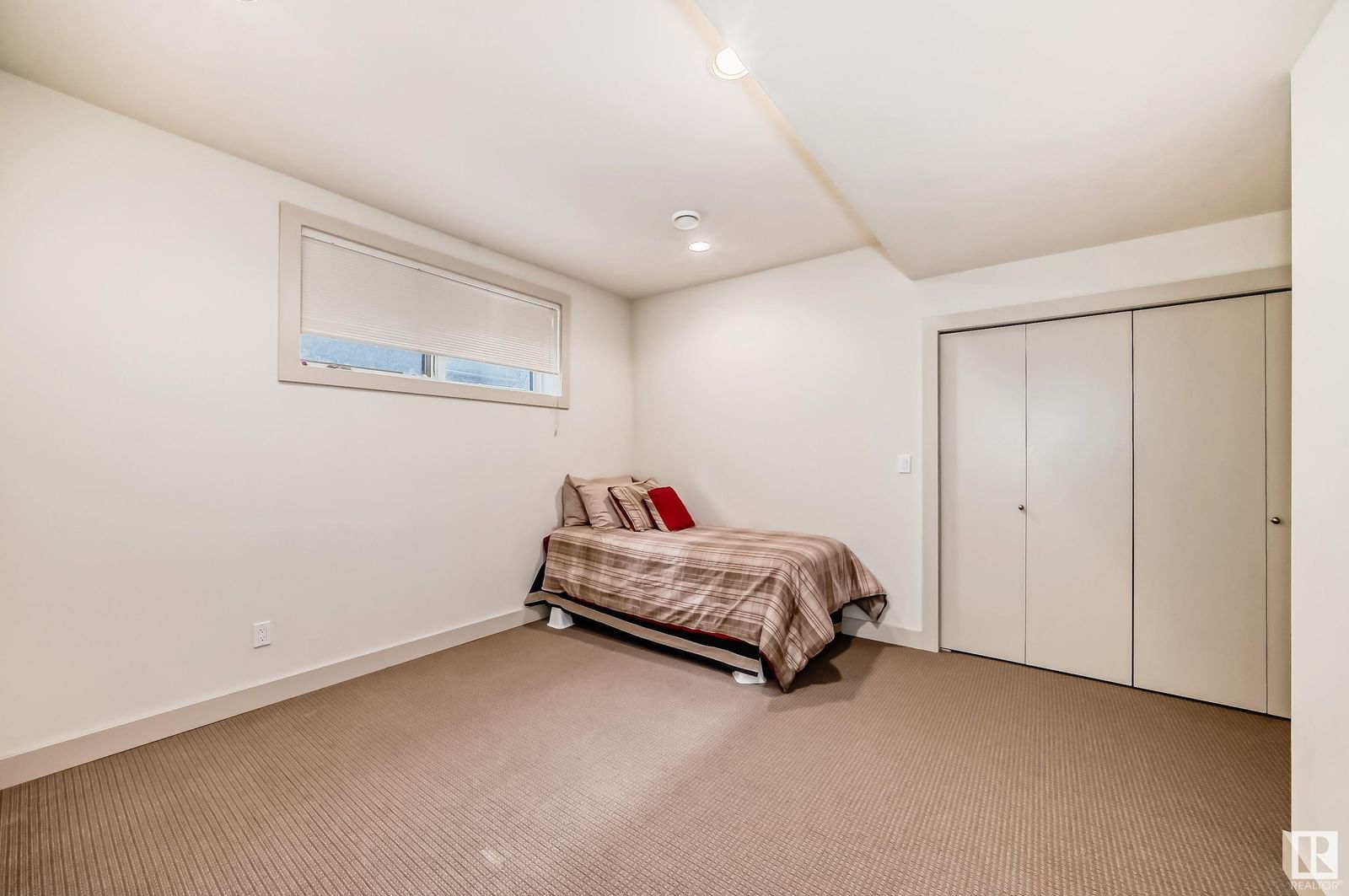 Listing Image 53