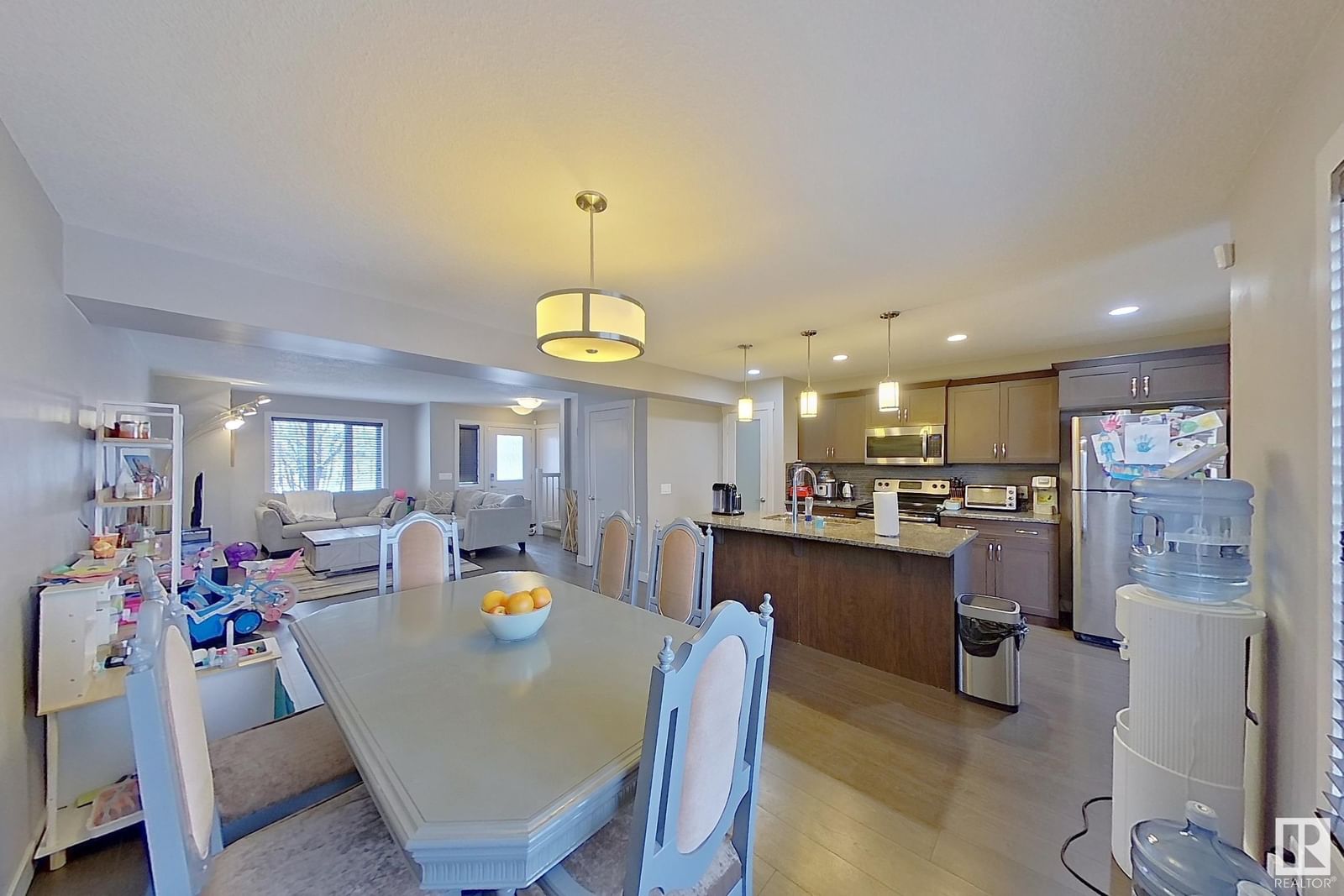 Listing Image 10
