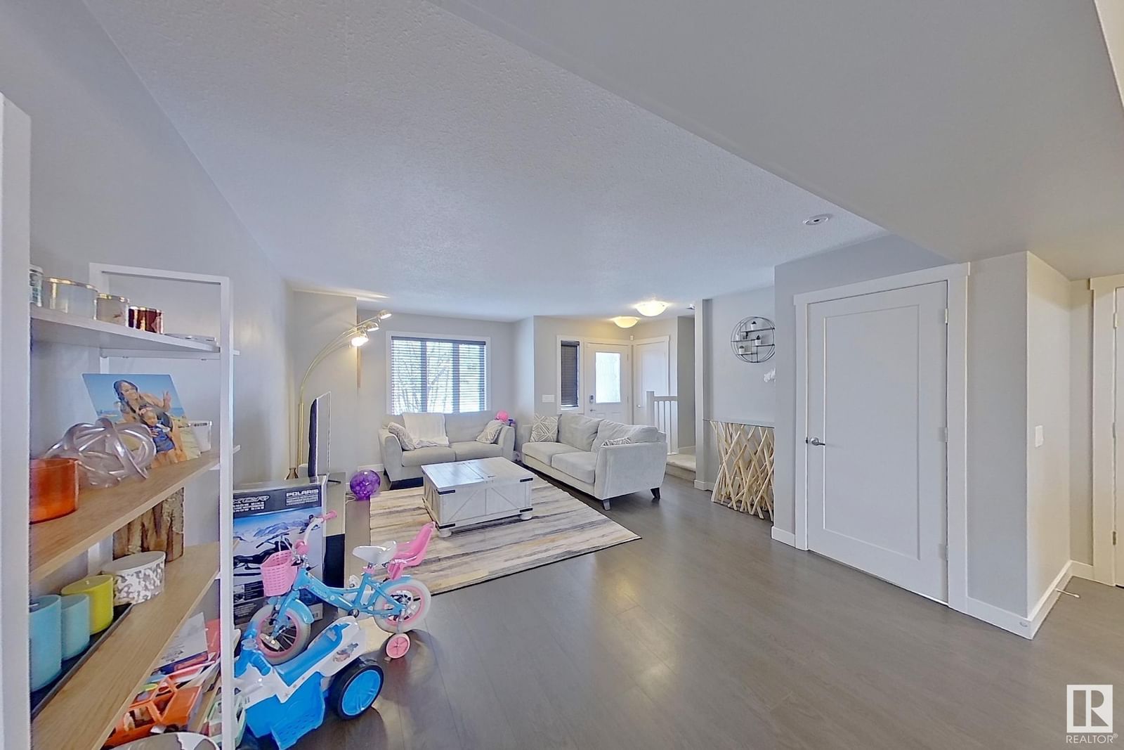 Listing Image 17