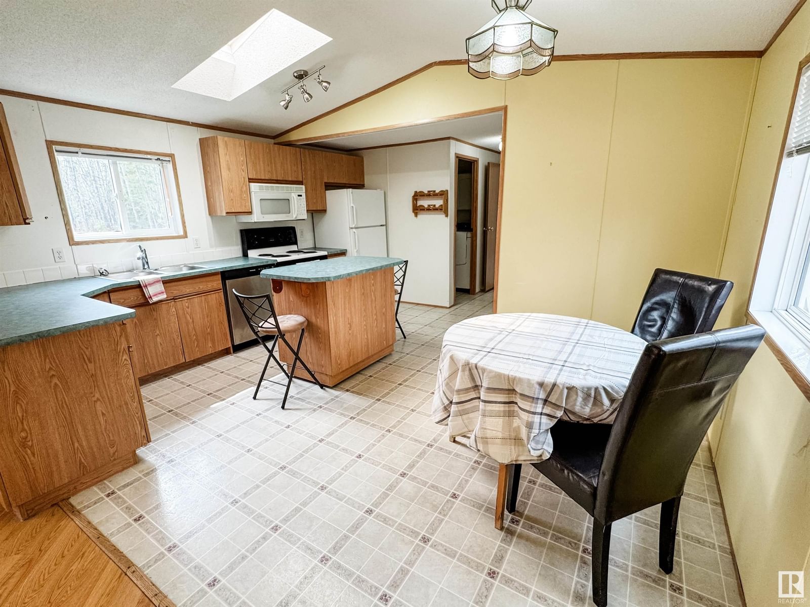Listing Image 9