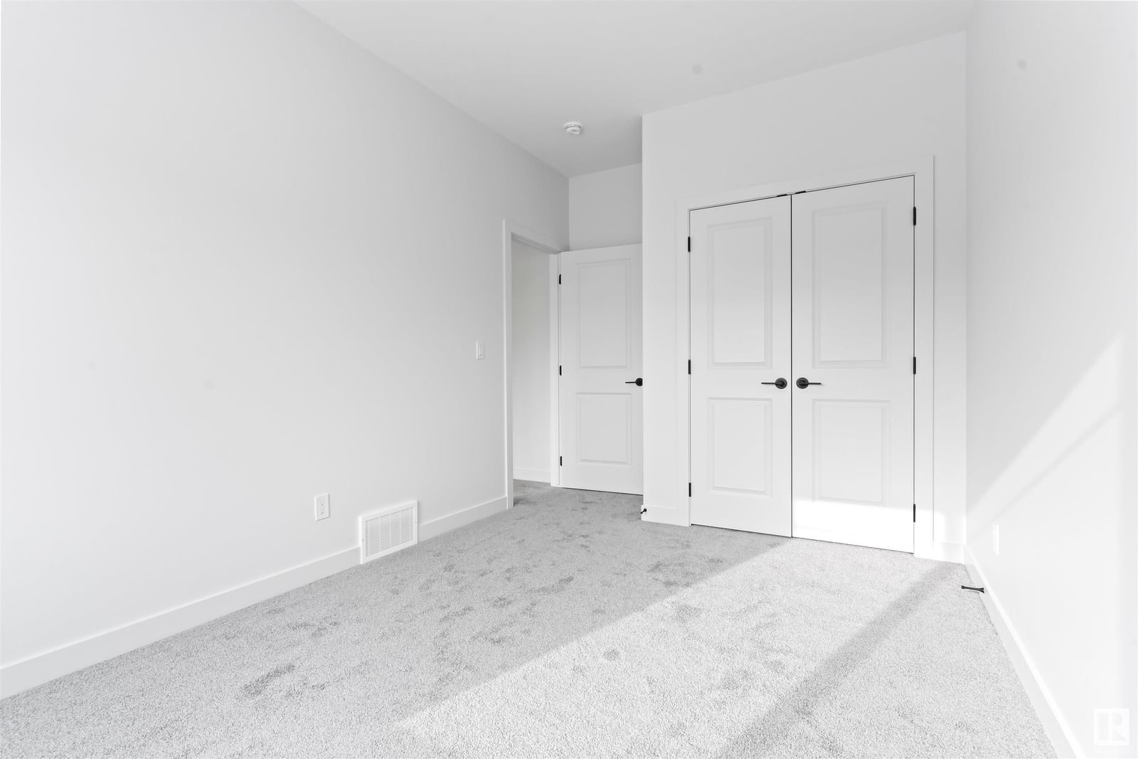 Listing Image 53