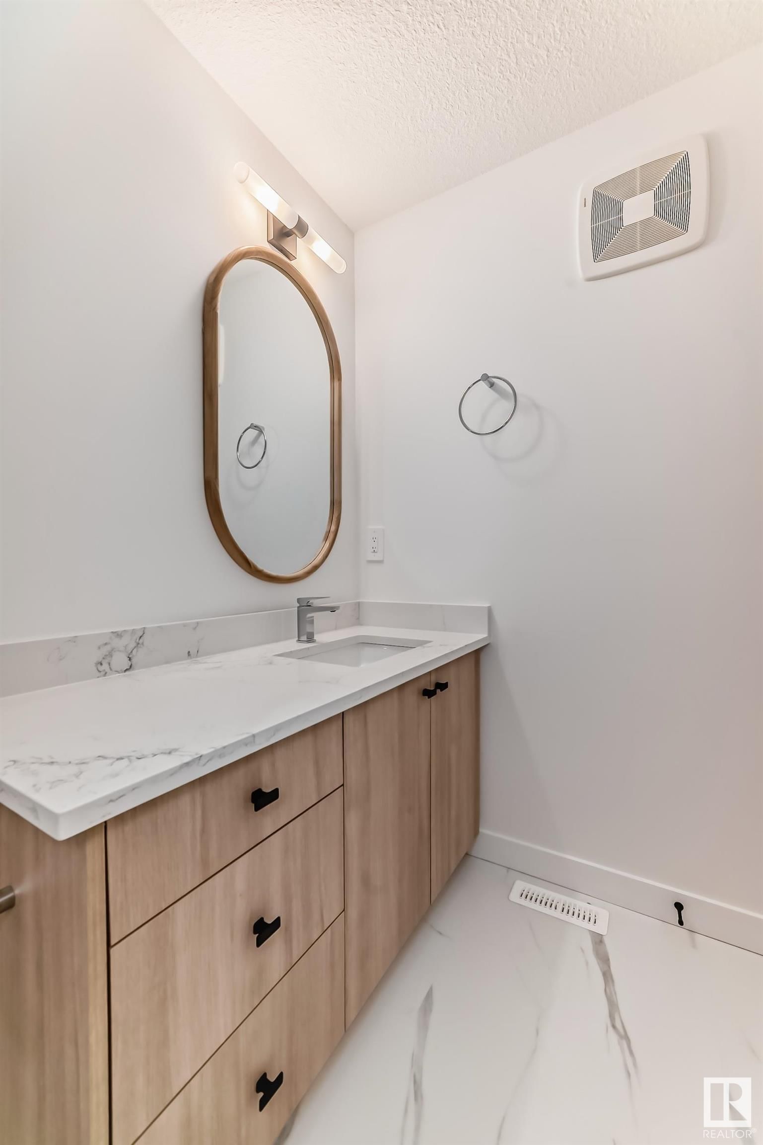 Listing Image 38