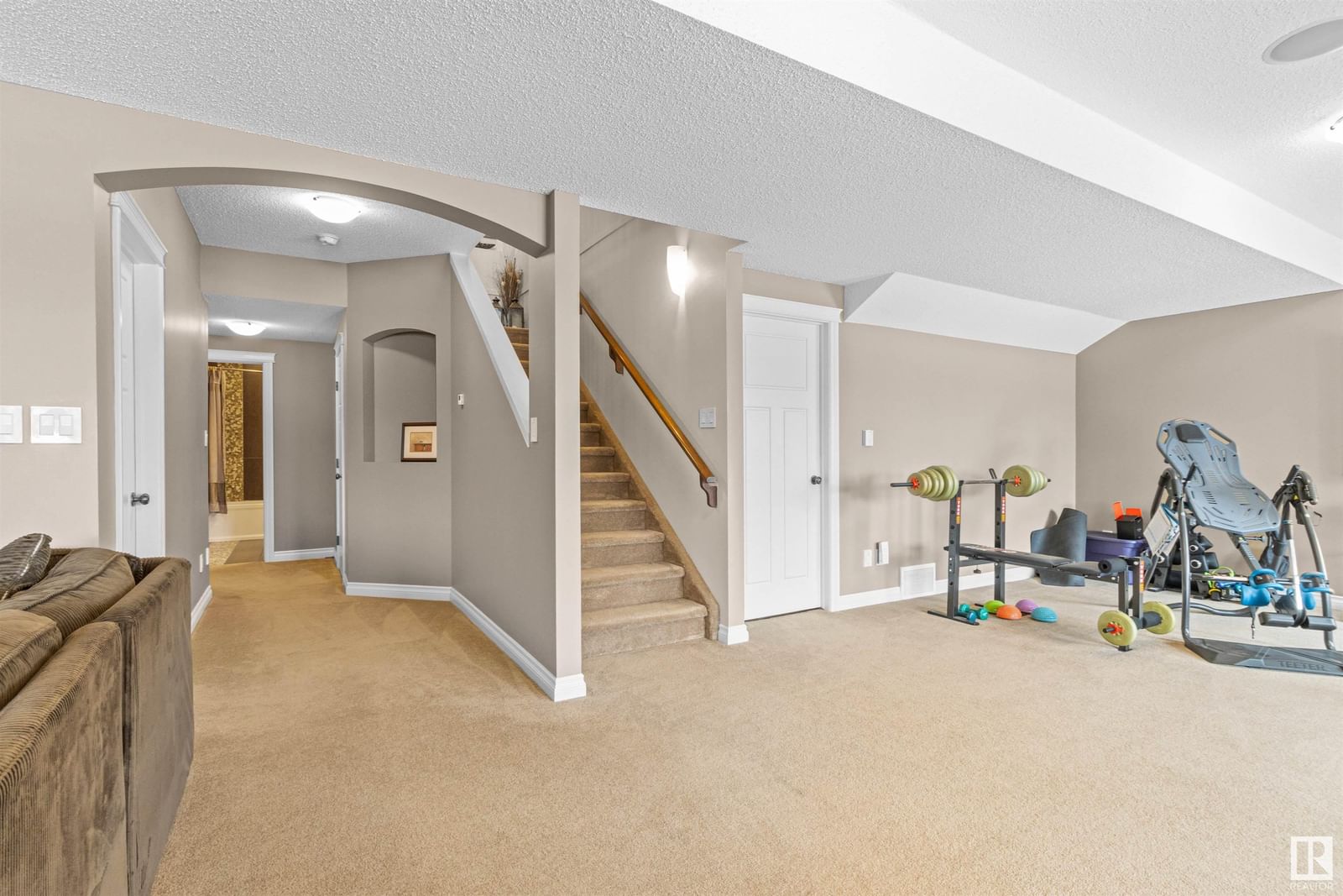 Listing Image 48