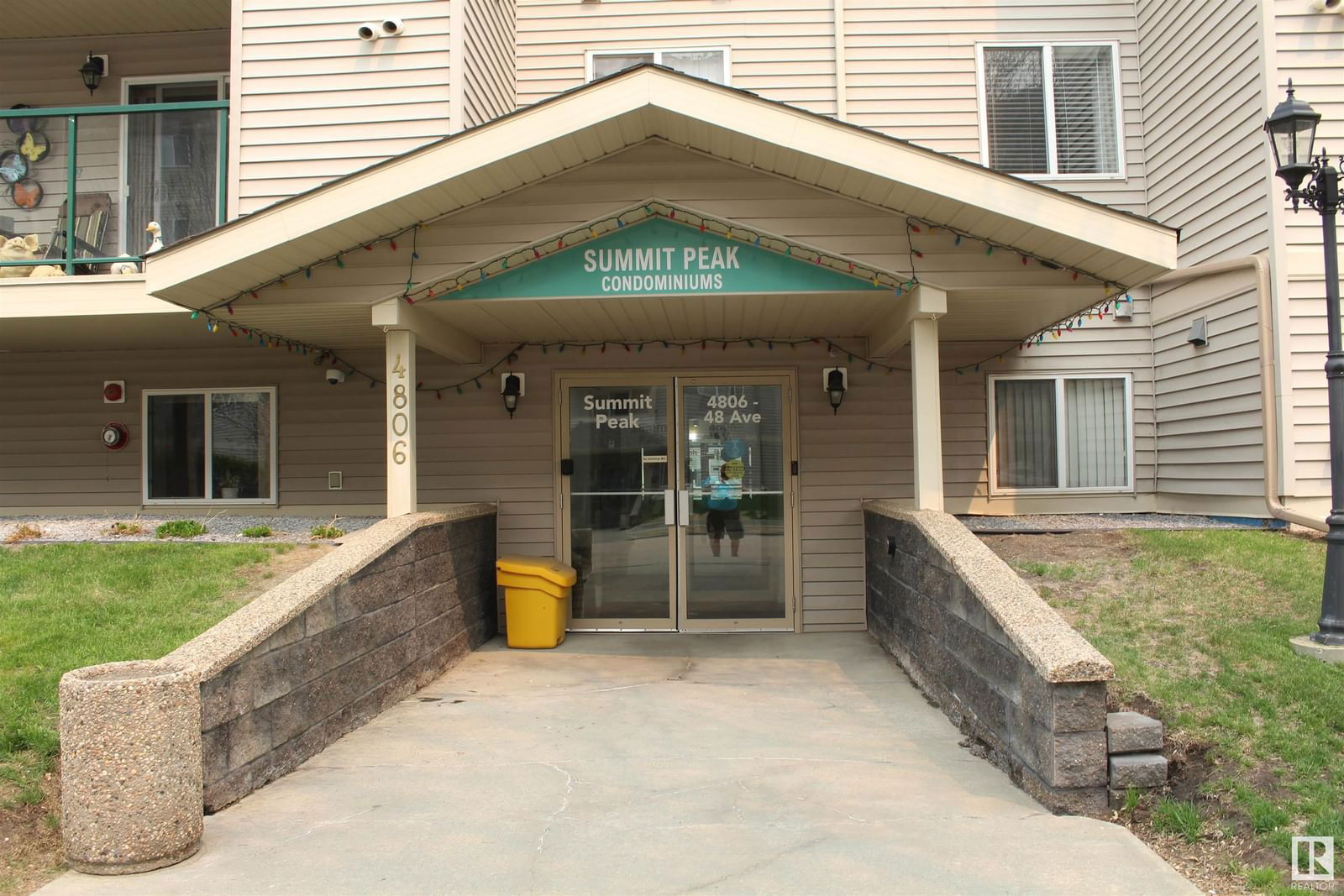 Listing Image 0
