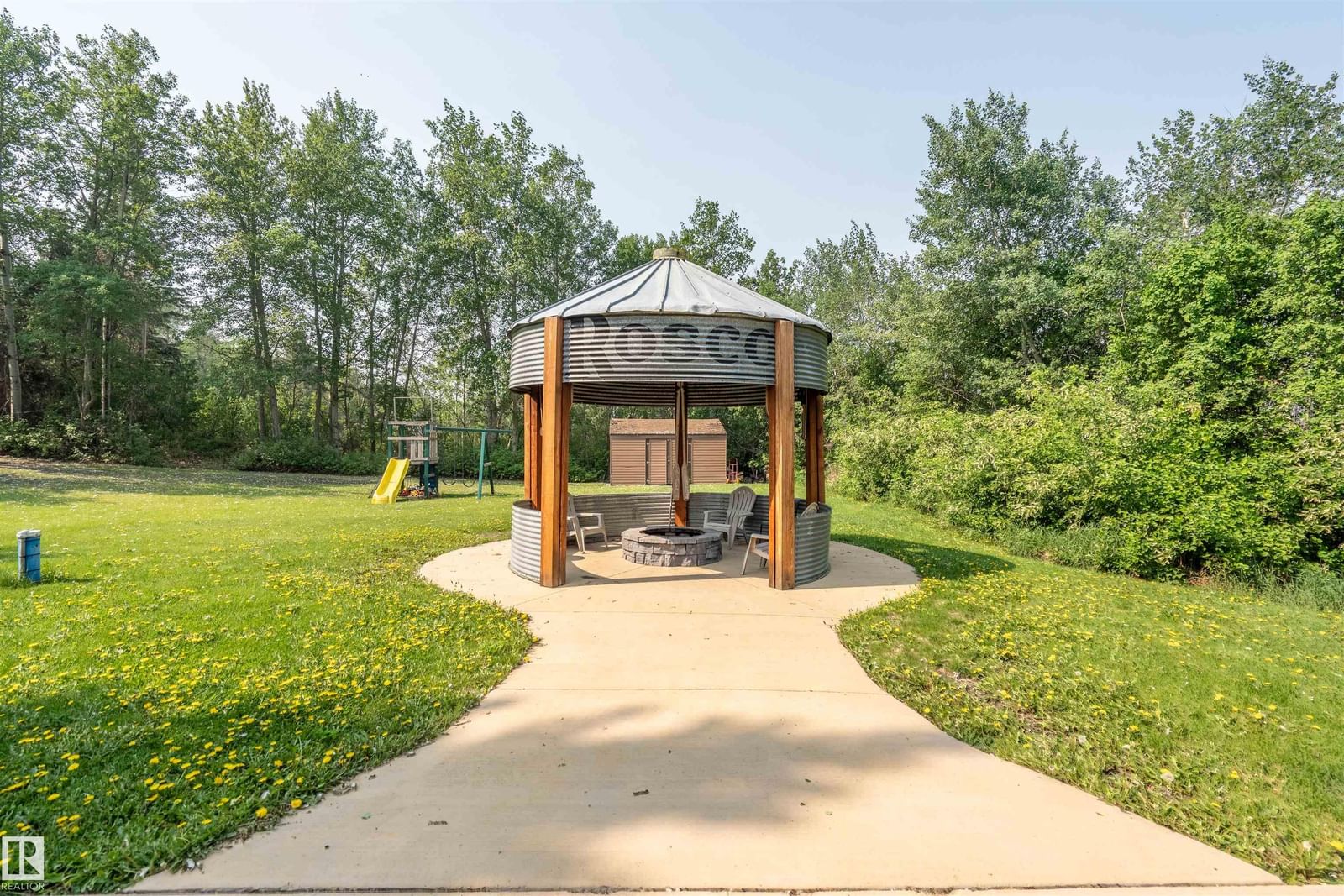 Listing Image 4