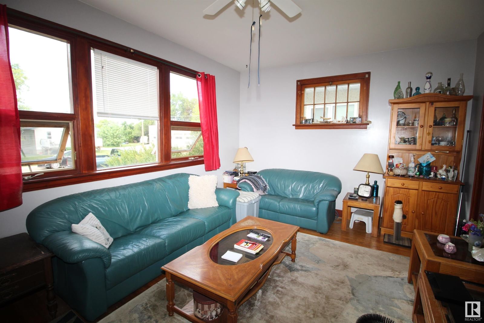 Listing Image 4