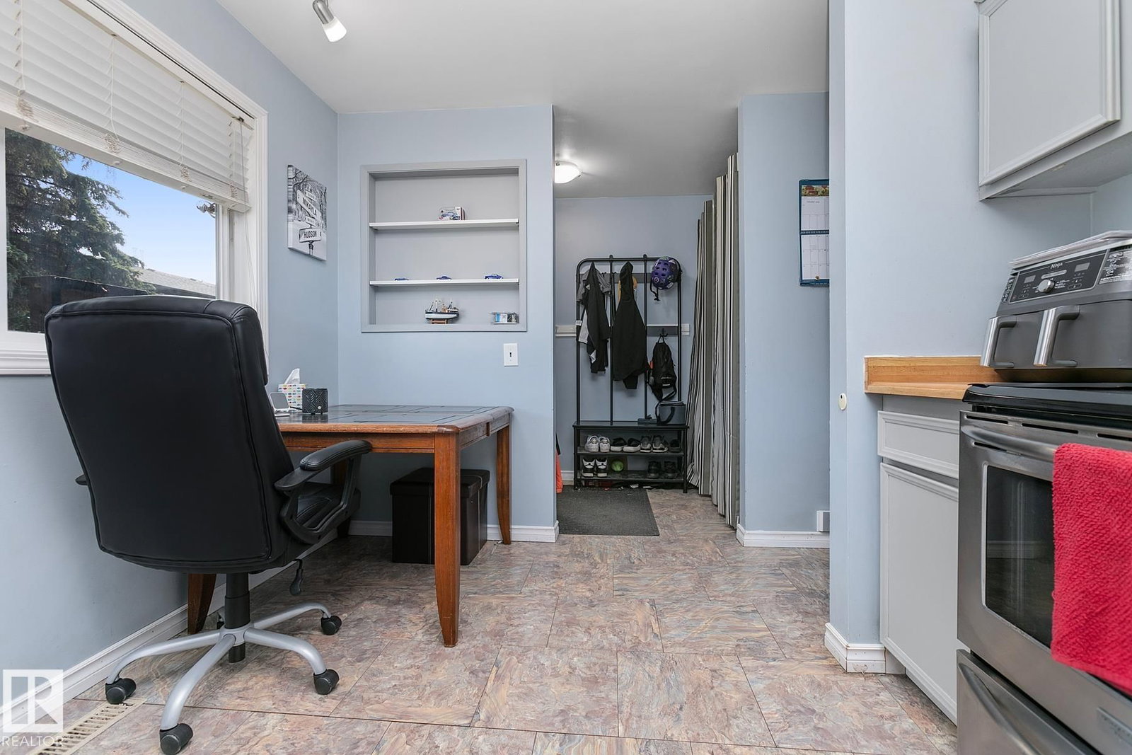 Listing Image 6