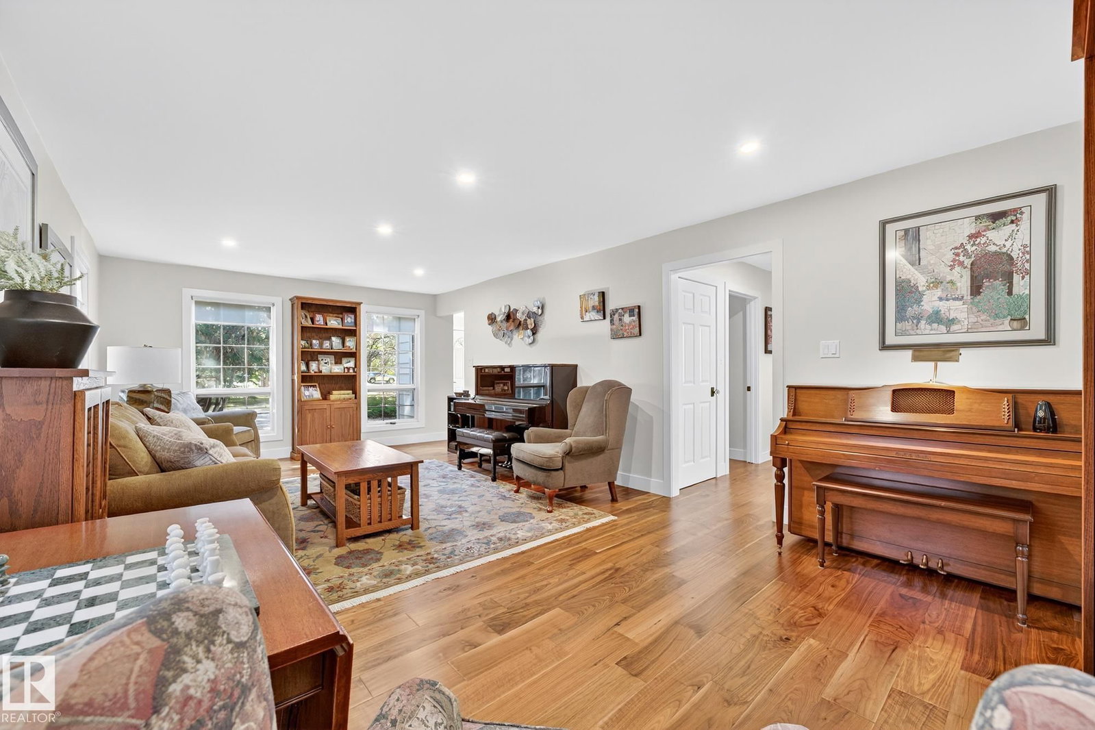 Listing Image 8