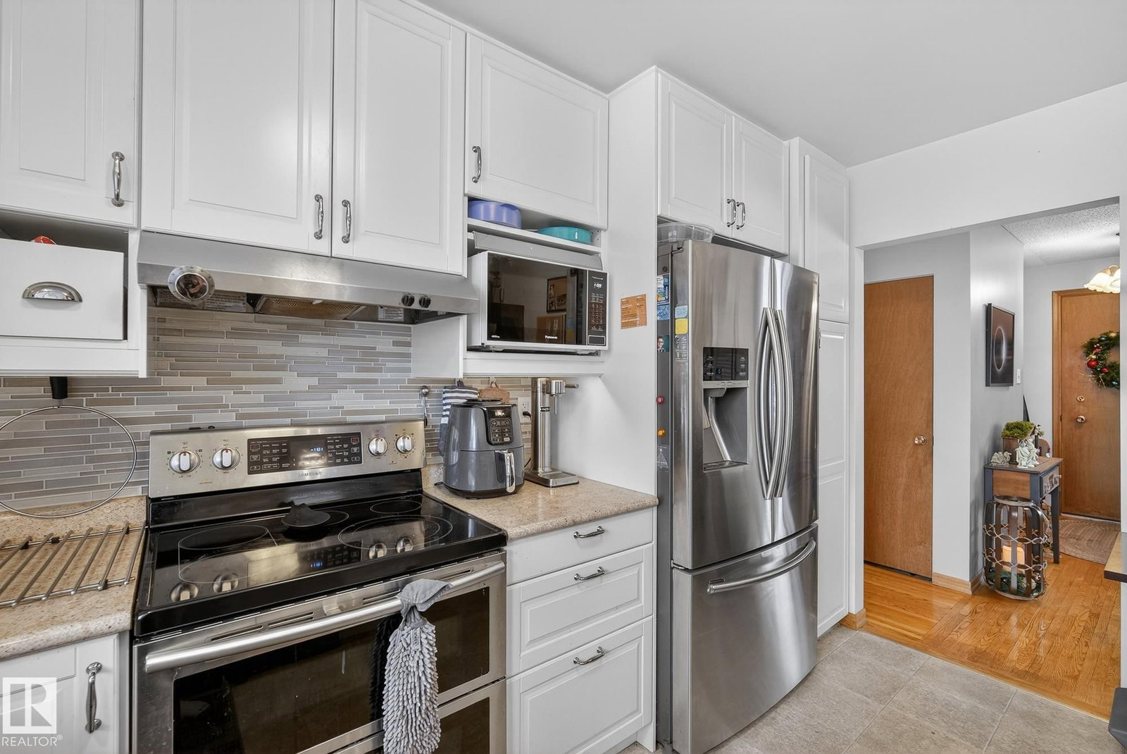 Listing Image 16