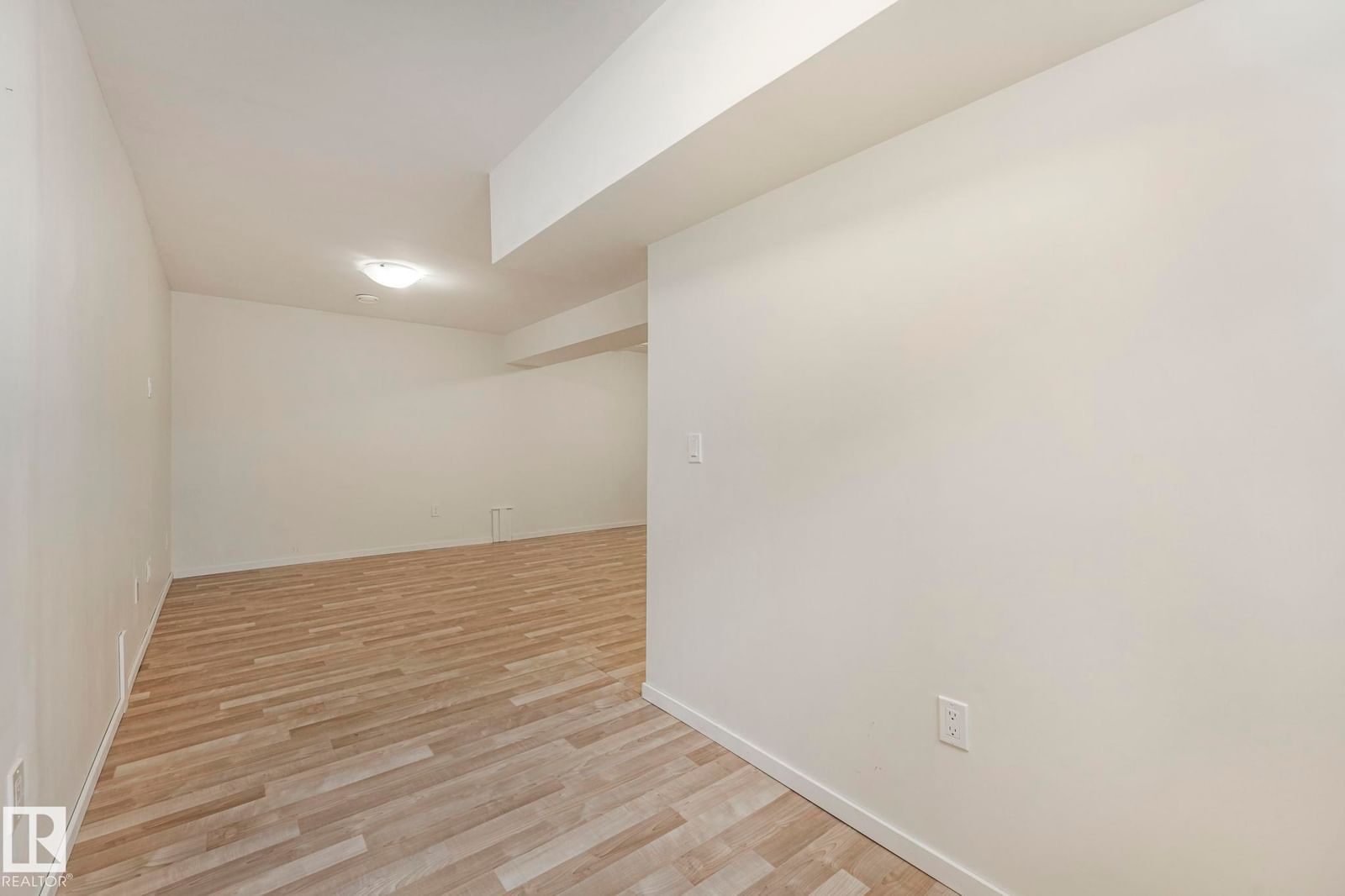 Listing Image 52
