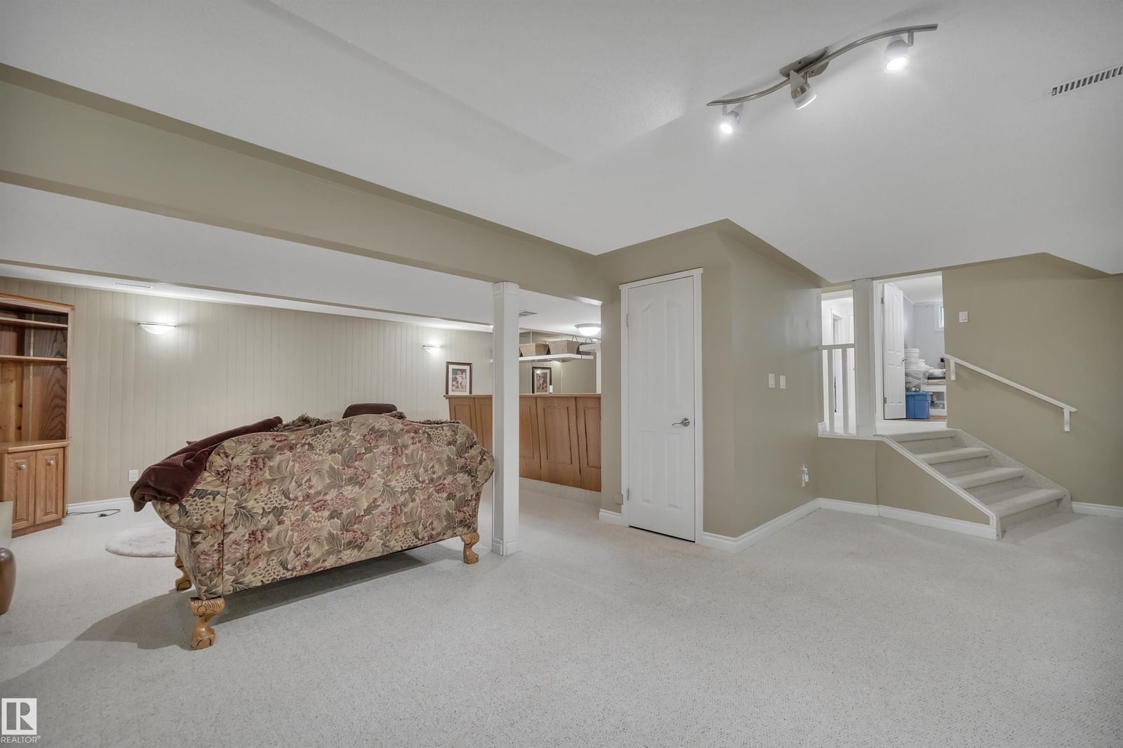 Listing Image 45