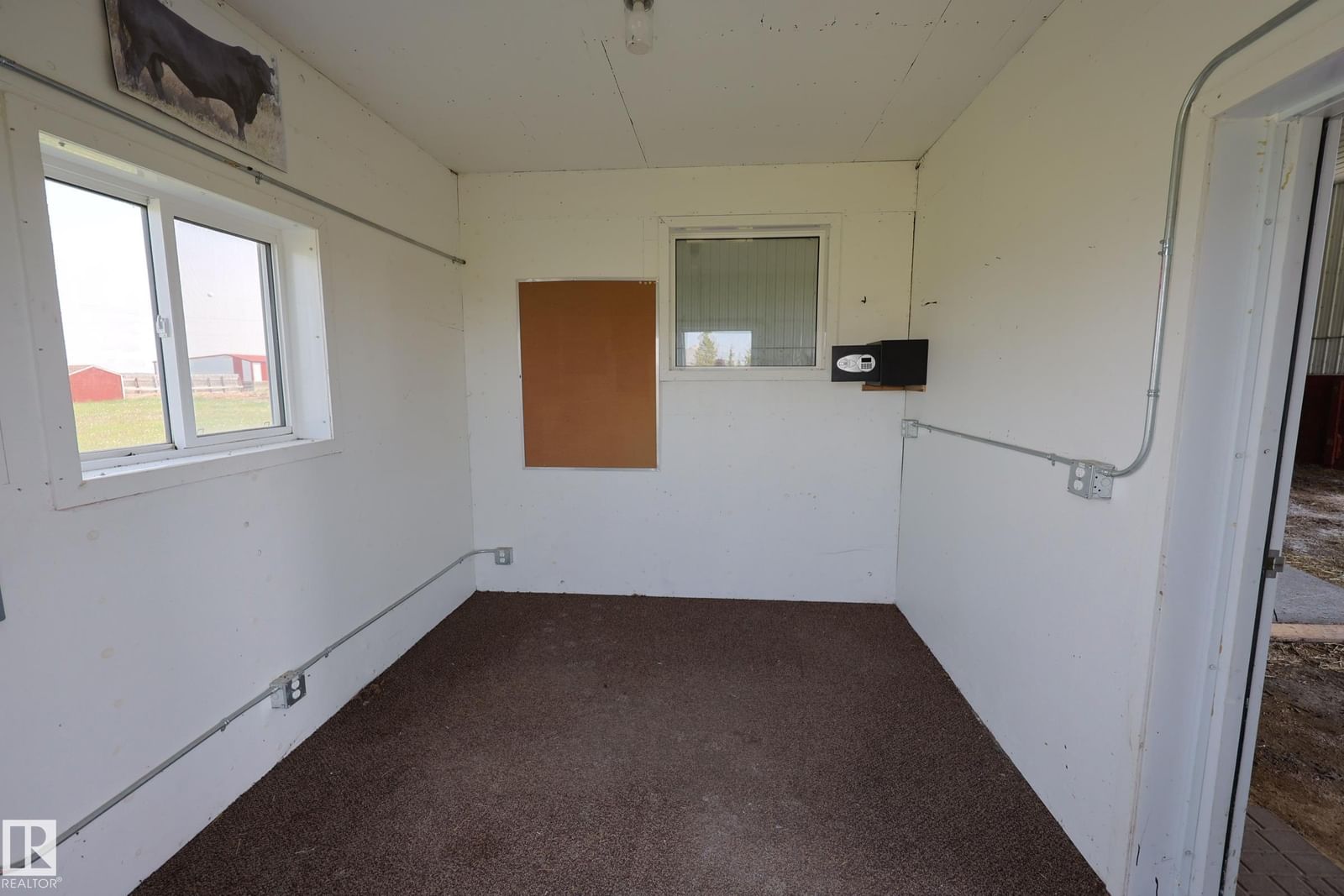 Listing Image 12