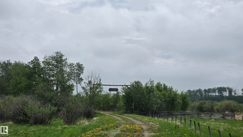 11 Twin Lakes Drive, Rural Lamont County — listing photo 2