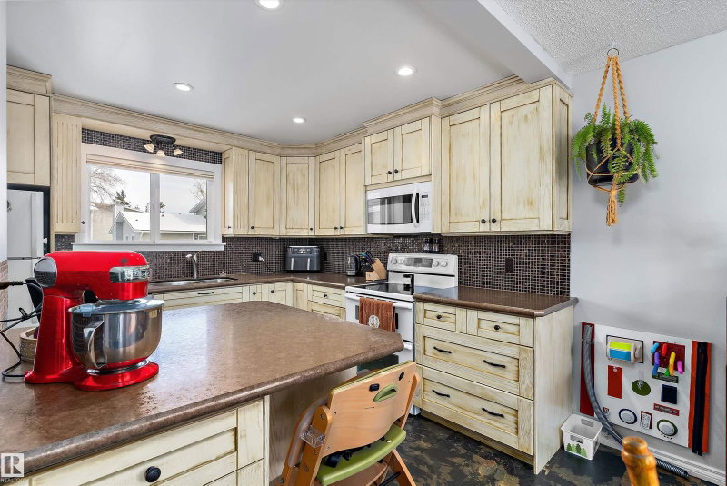 A unit for sale at 4403 Riverbend Road NW