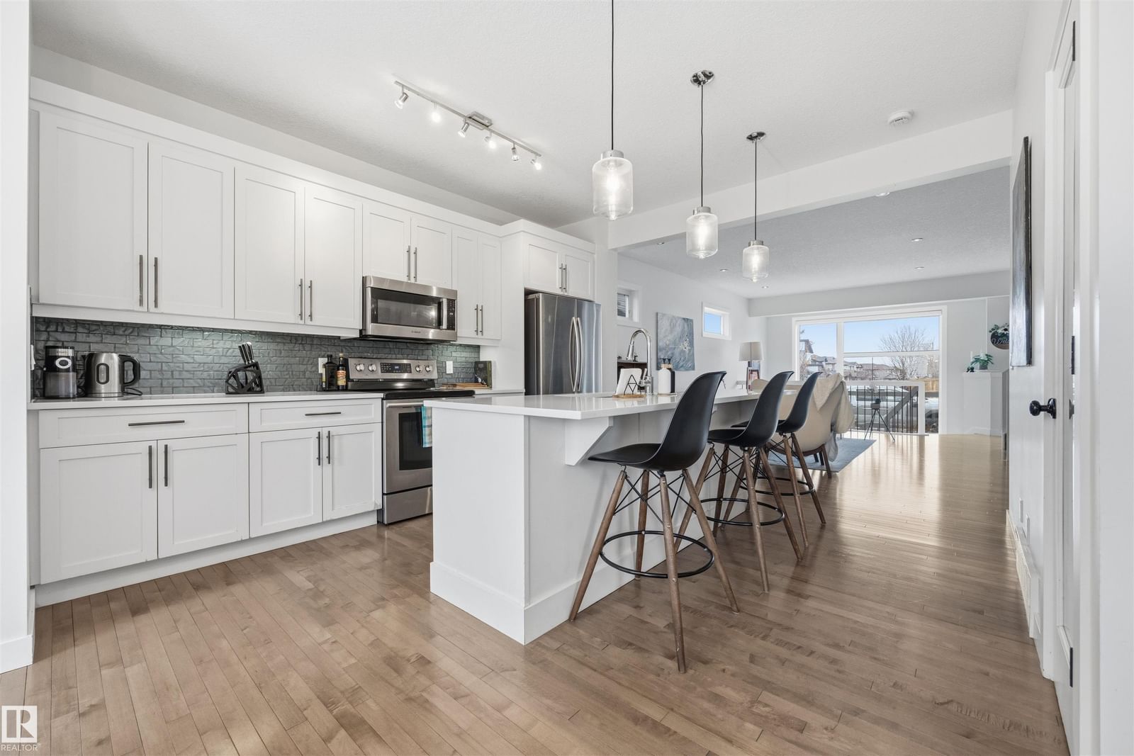 Listing Image 10
