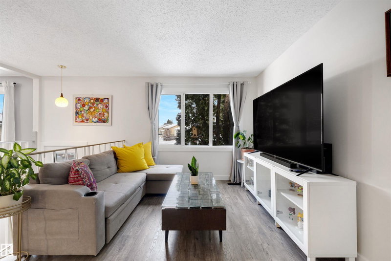 107 Warwick Road, Edmonton, Alberta