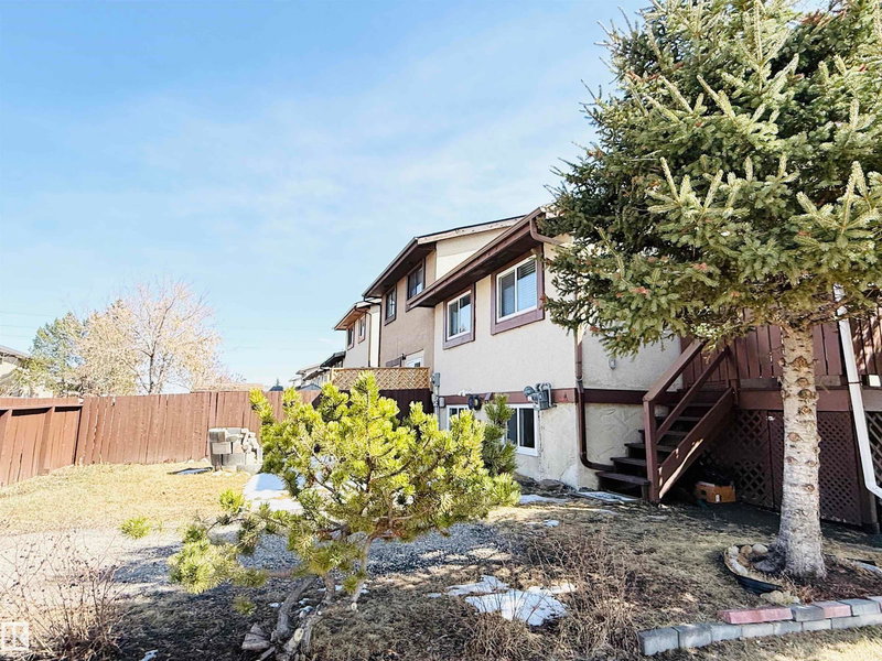 15 Pinecliff Close, Calgary, Alberta