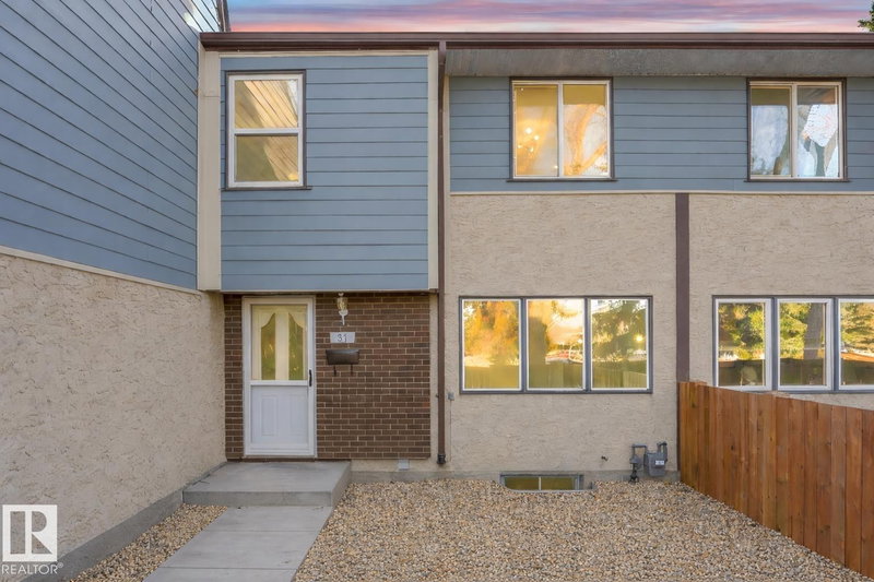 Recently sold home in Ormsby Place