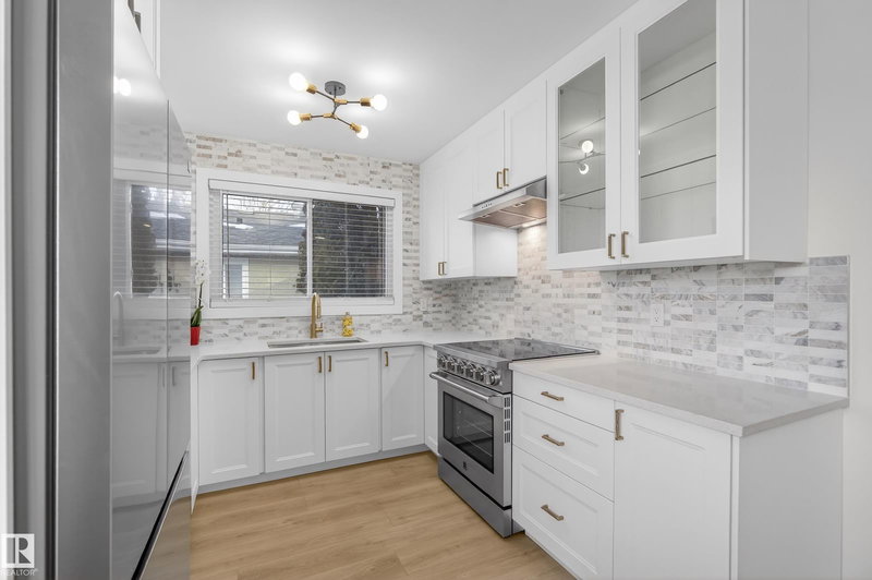 712 Knottwood Road, Edmonton, Alberta