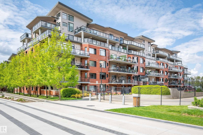 Recently sold home in Centre In The Park
