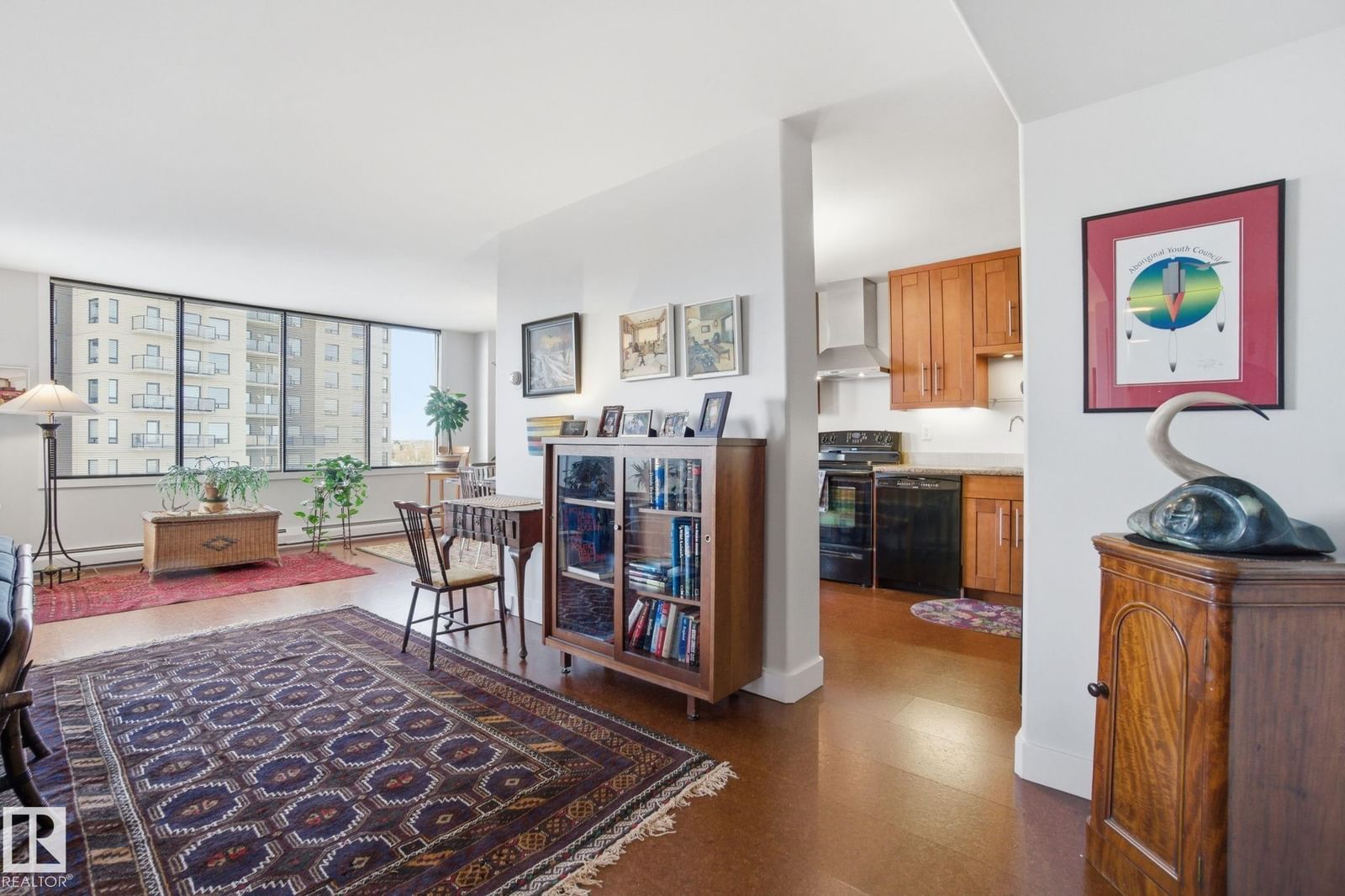 Listing Image 12
