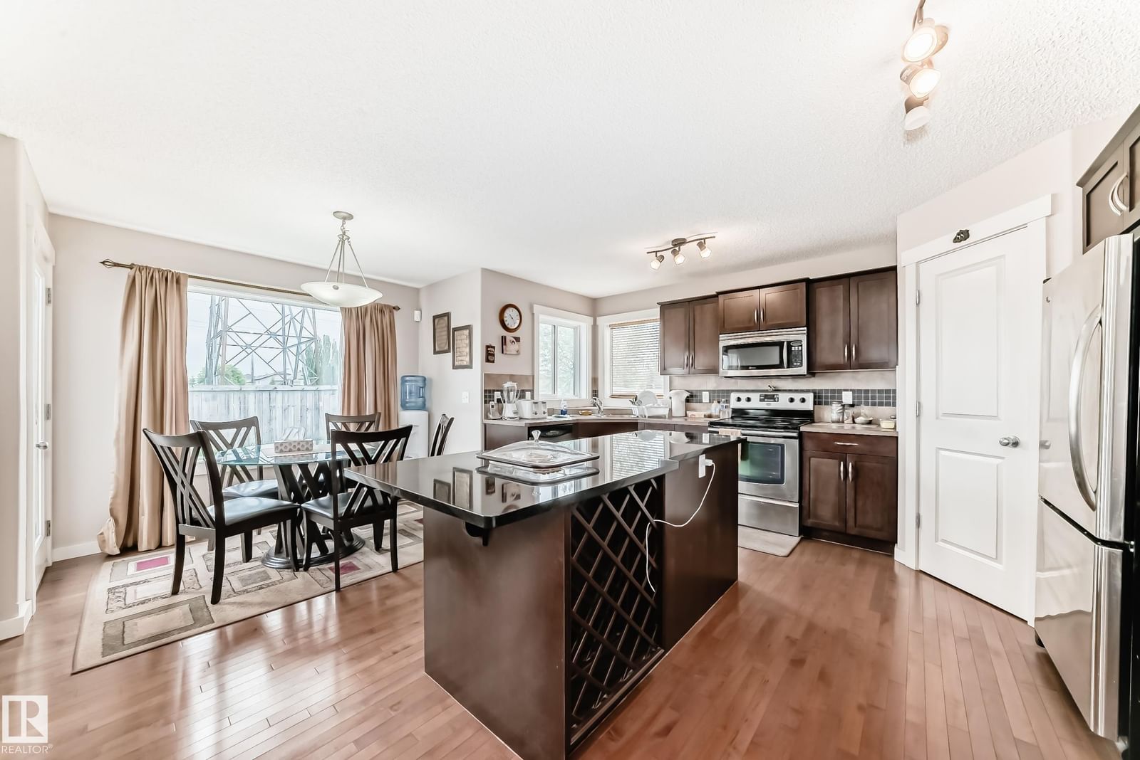 Listing Image 12
