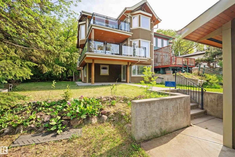 9652 86 Avenue, Edmonton, Alberta