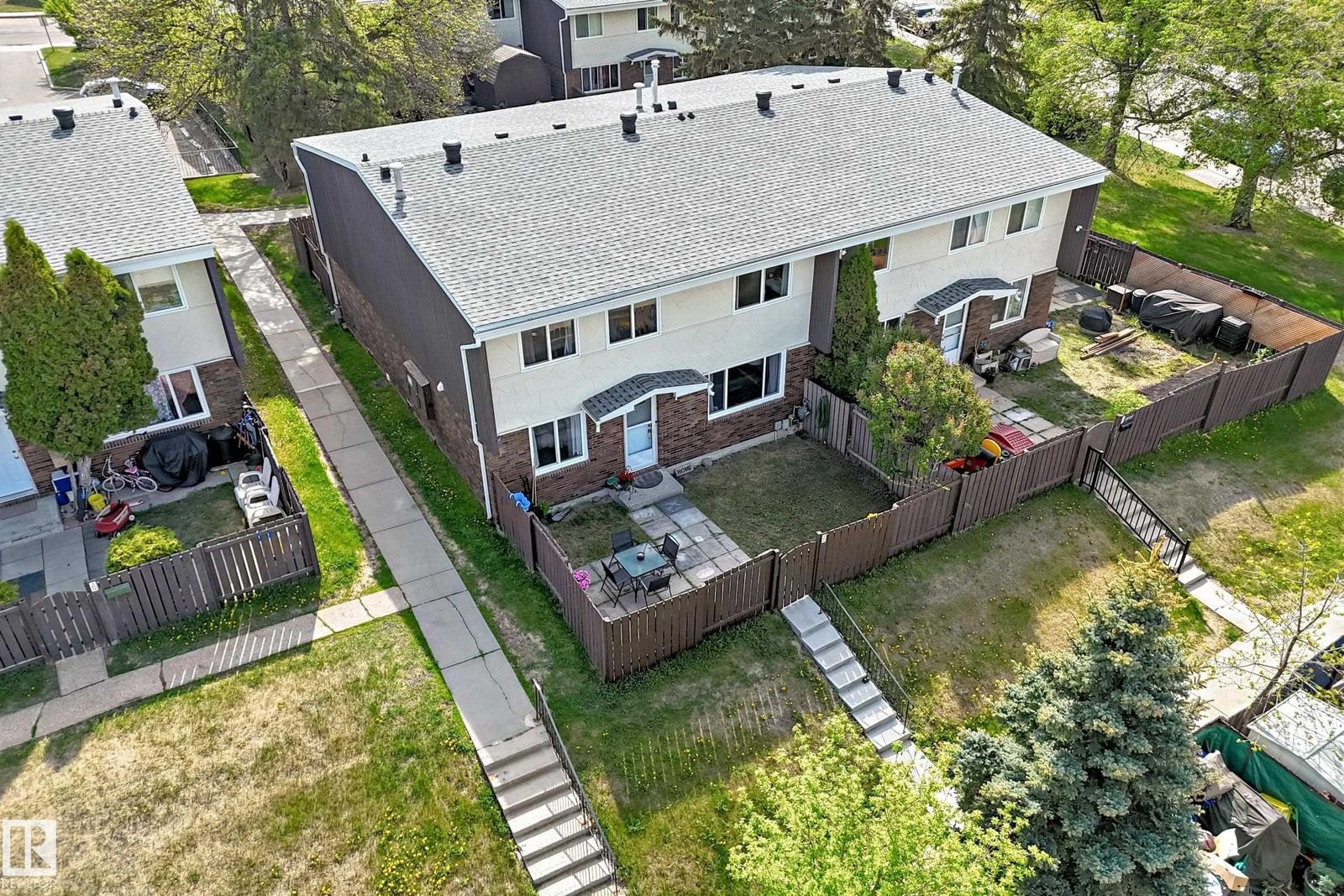 167 ROSELAND Village - Image 1