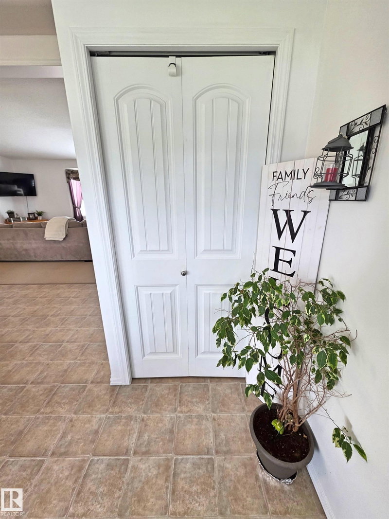 3808 2 Street, Mallaig — listing photo 2
