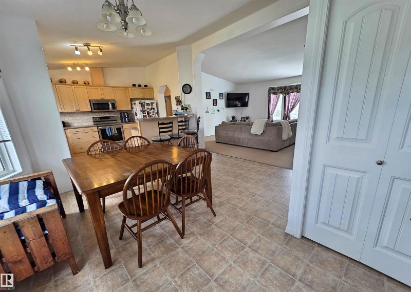 3808 2 Street, Mallaig — listing photo 3