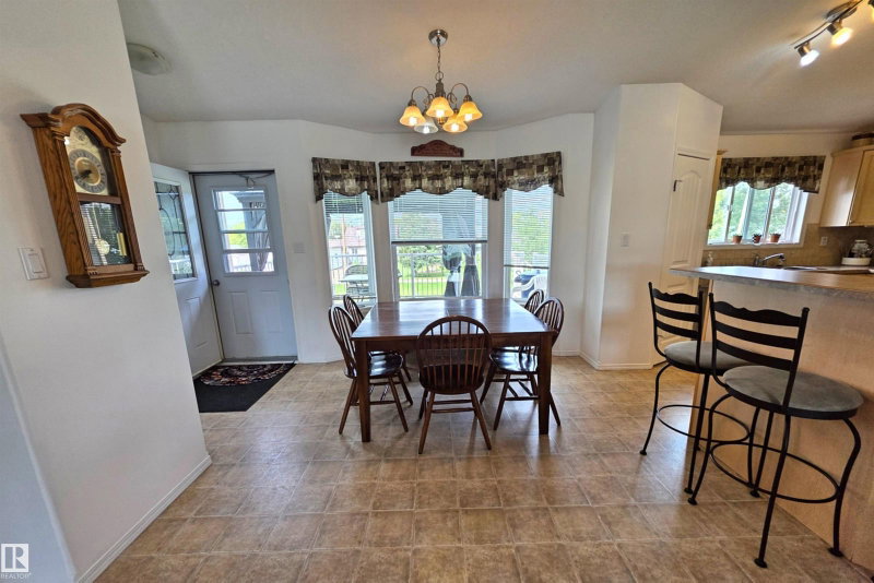 3808 2 Street, Mallaig — listing photo 4