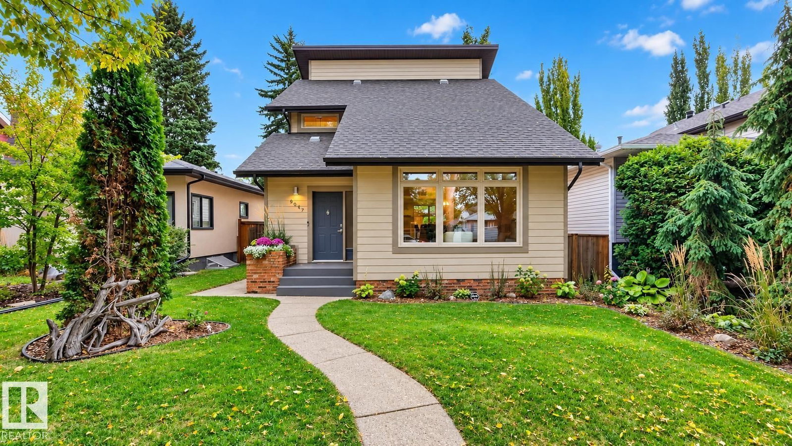 9047 94 Street NW, Edmonton — listing photo